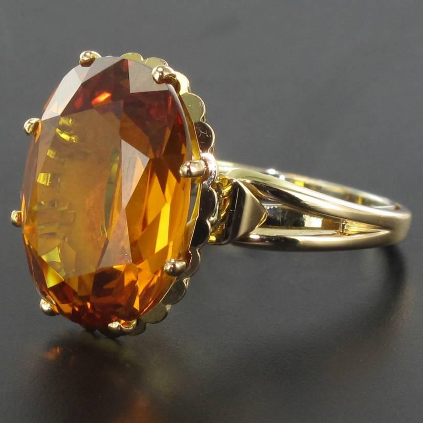French Retro 1960s 8.90 carat Citrine 18K Yellow Gold Cocktail Ring In Excellent Condition In Poitiers, FR