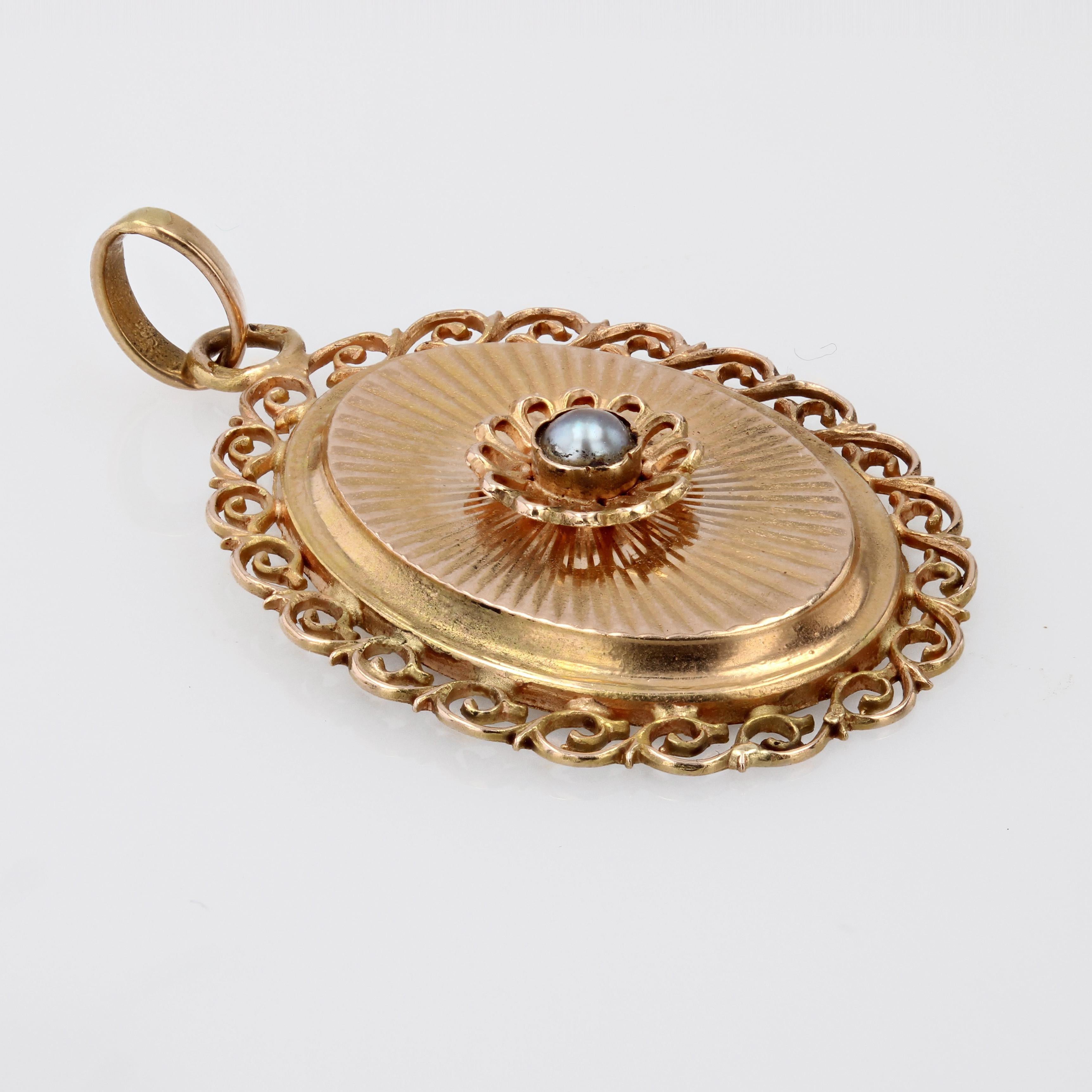 Bead French Retro 1960s Cultured Pearl 18 Karat Yellow Gold Oval Shaped Pendant