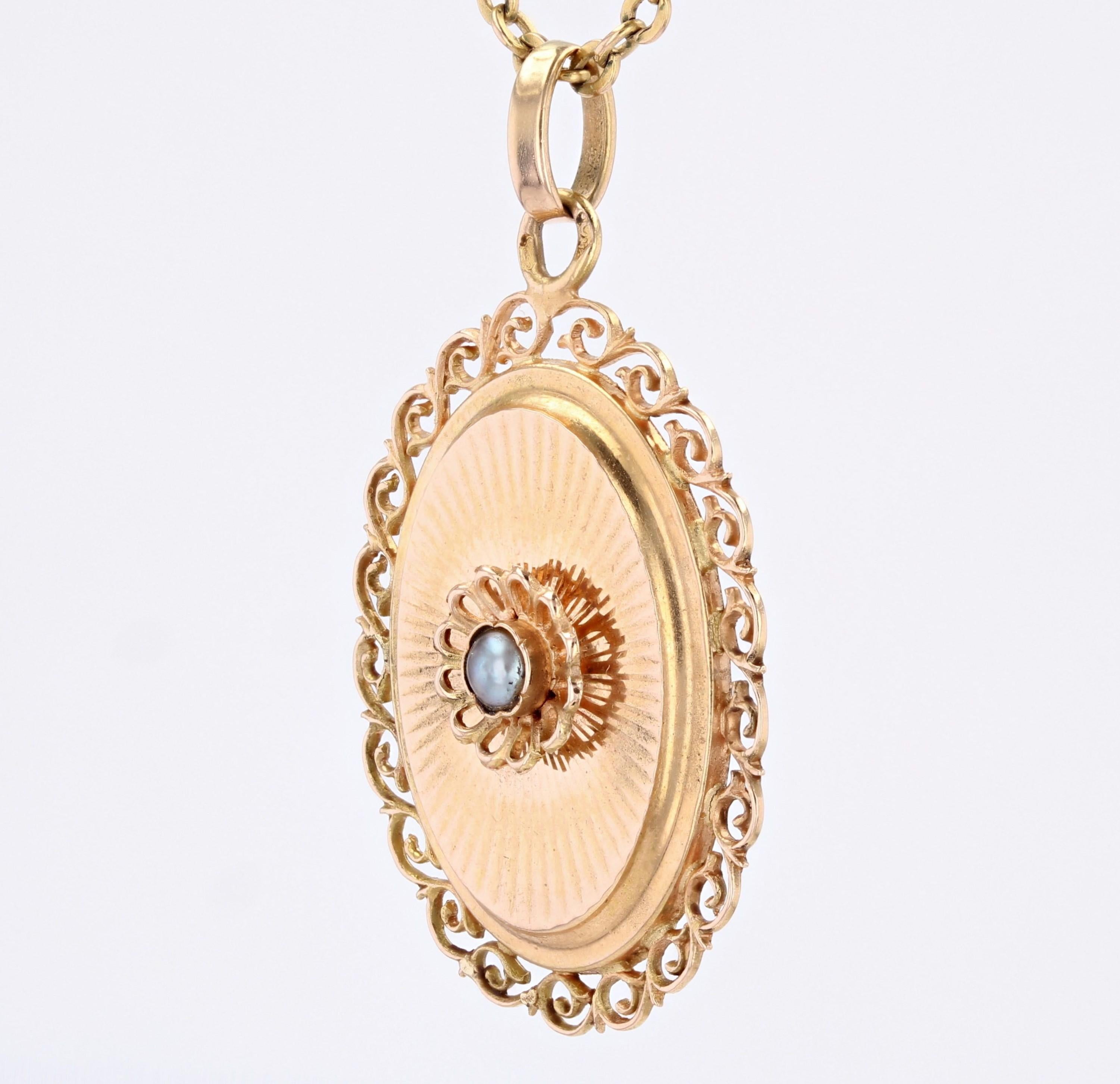 Women's French Retro 1960s Cultured Pearl 18 Karat Yellow Gold Oval Shaped Pendant
