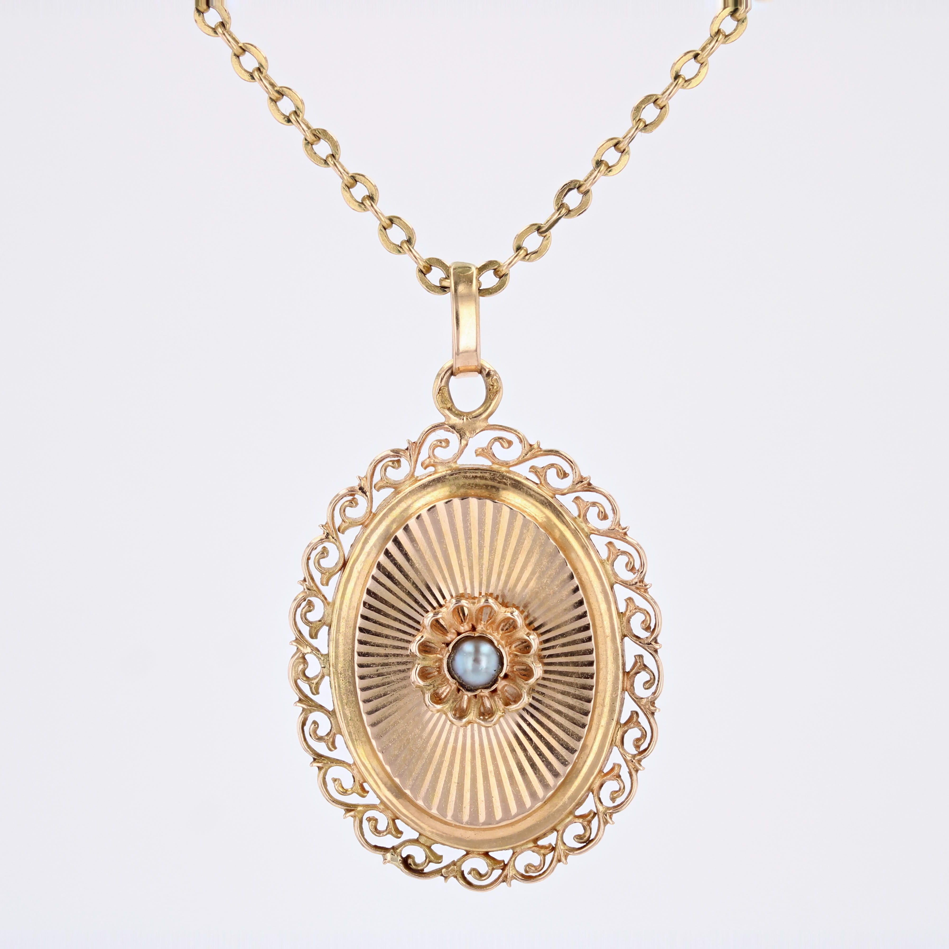 French Retro 1960s Cultured Pearl 18 Karat Yellow Gold Oval Shaped Pendant 2