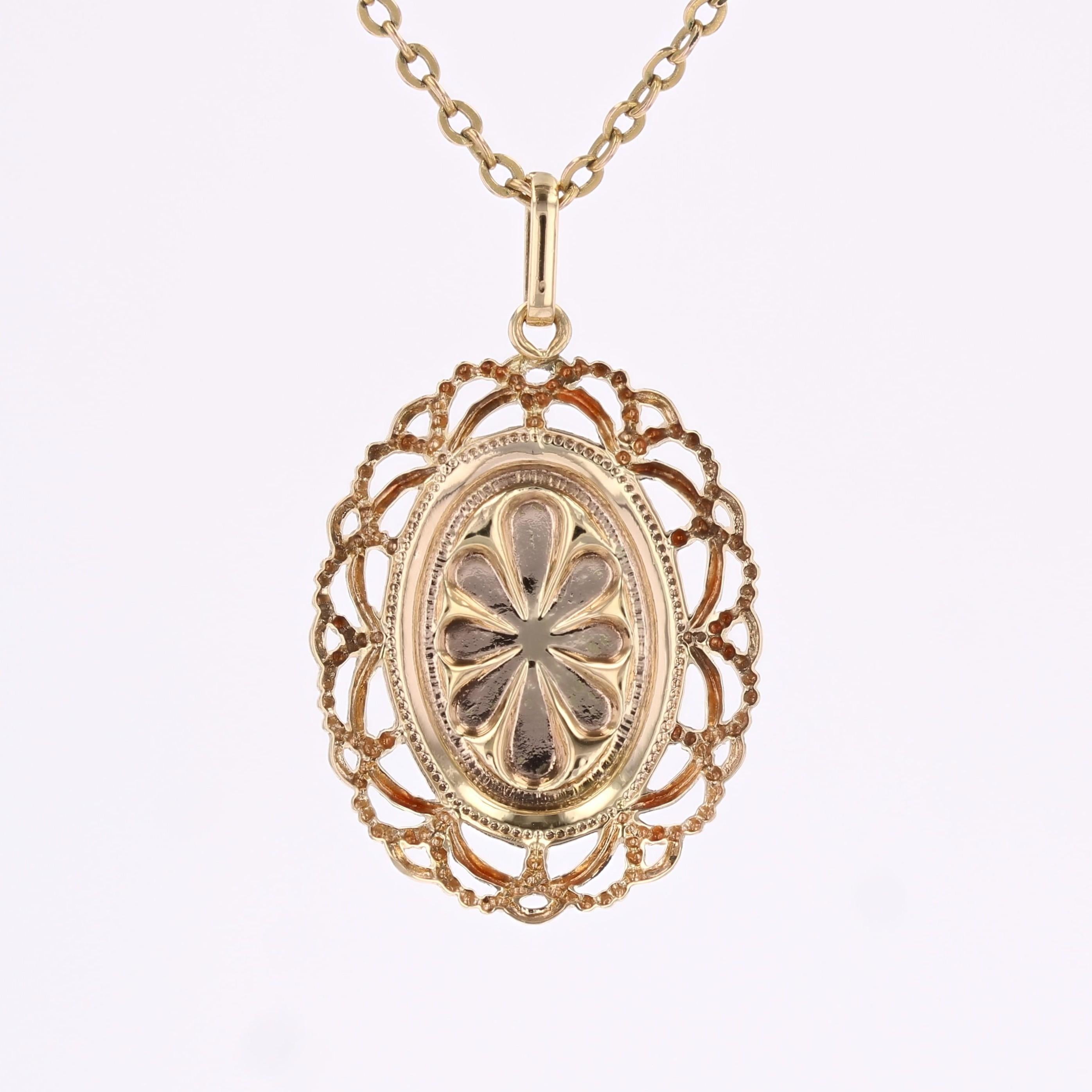 Round Cut French Retro 1960s Sapphire 18 Karat Yellow Gold Oval Shaped Pendant For Sale