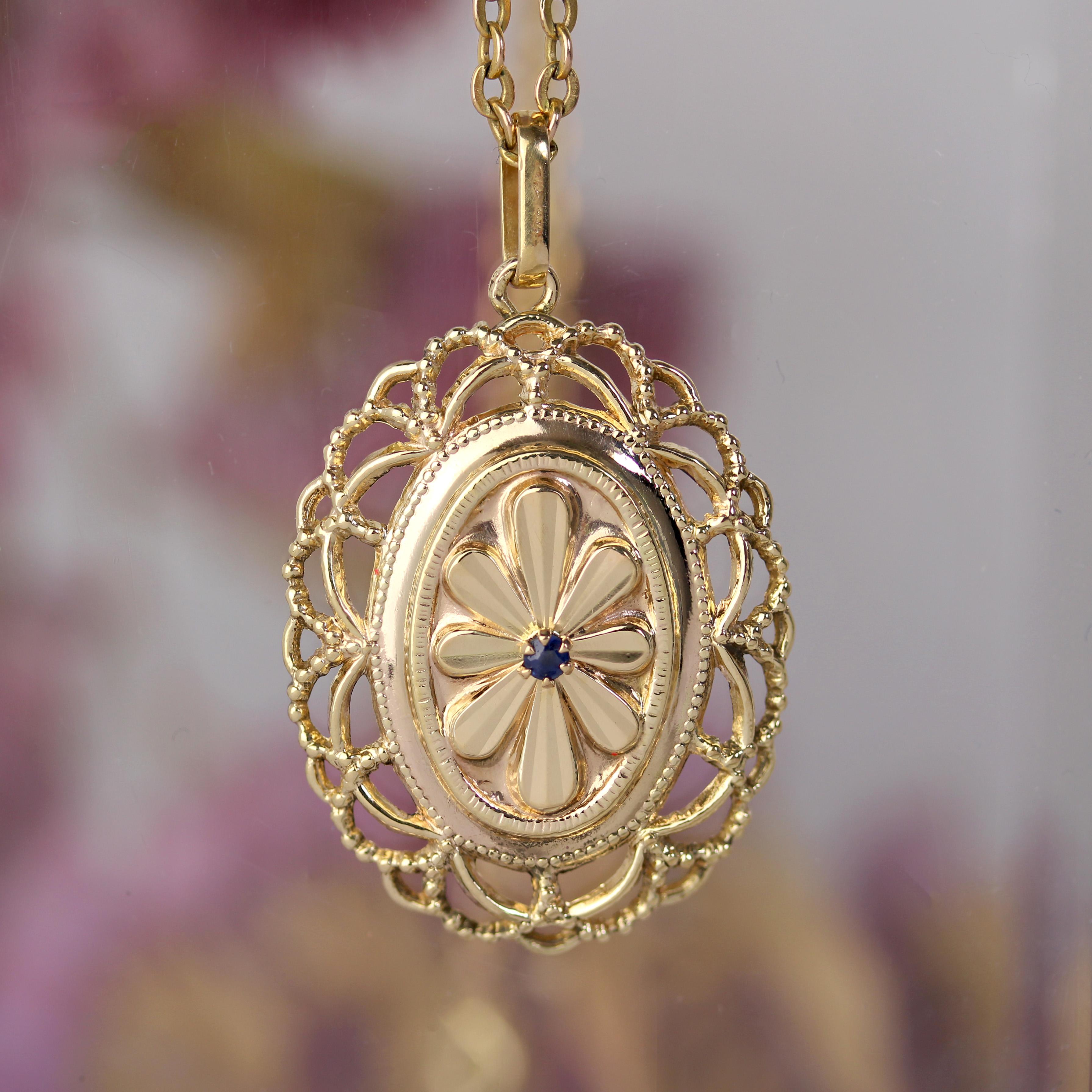 Women's French Retro 1960s Sapphire 18 Karat Yellow Gold Oval Shaped Pendant For Sale