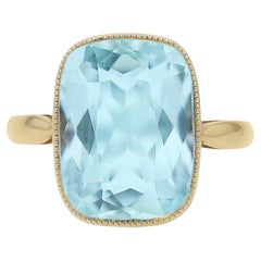 French Retro 4.04 Carat Aquamarine 18 Karat Gold Ring