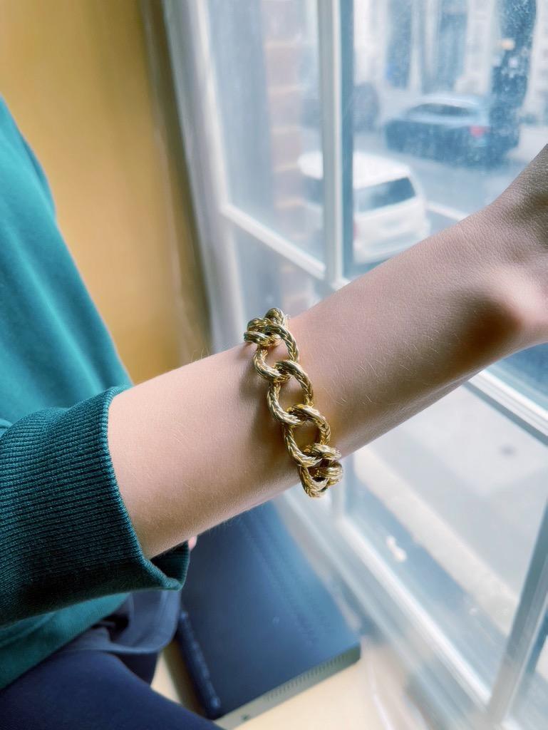 French Retro Braided Gold Curb Link Armband im Zustand „Gut“ im Angebot in New York, NY