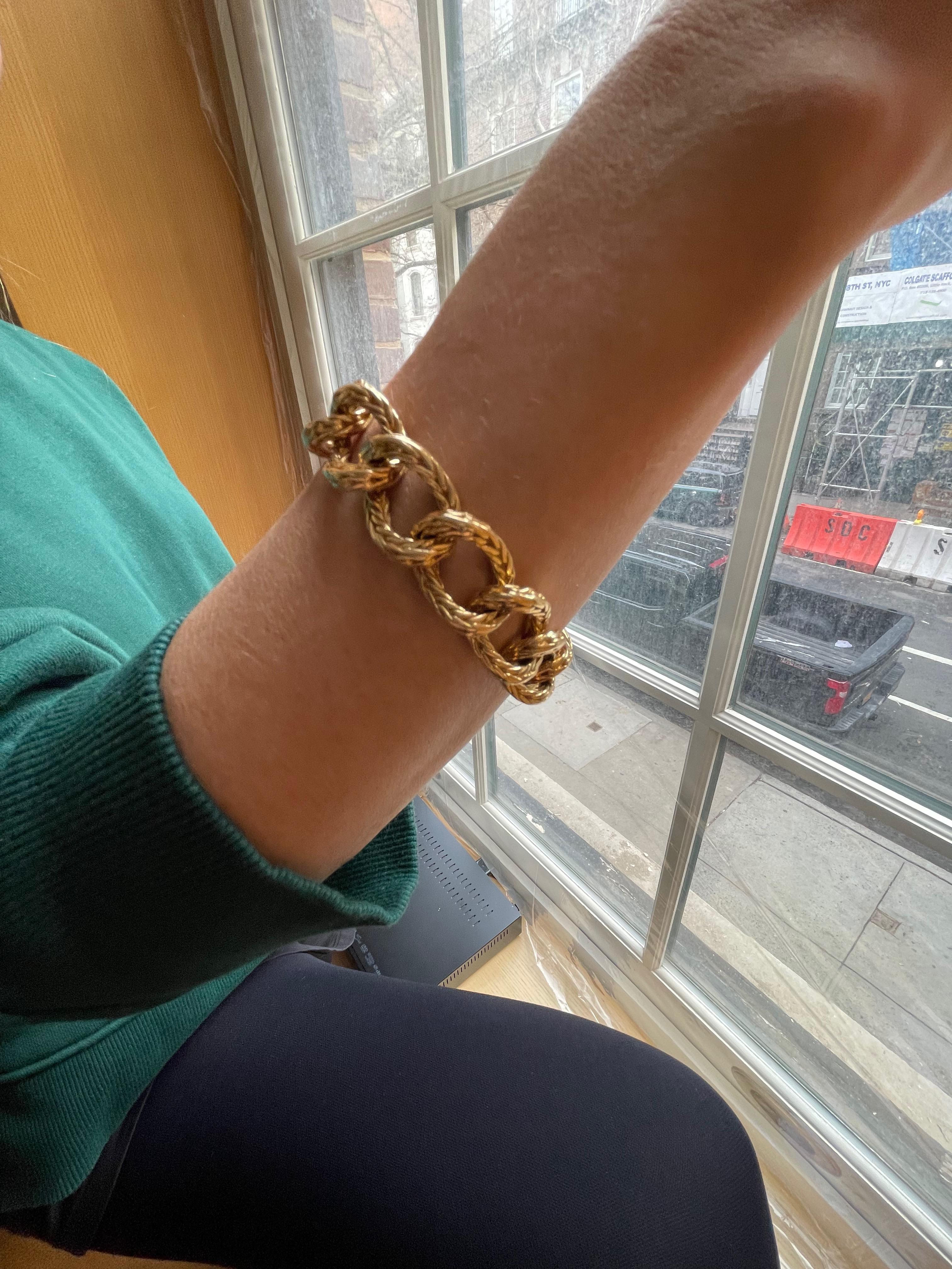 French Retro Braided Gold Curb Link Bracelet In Good Condition For Sale In New York, NY
