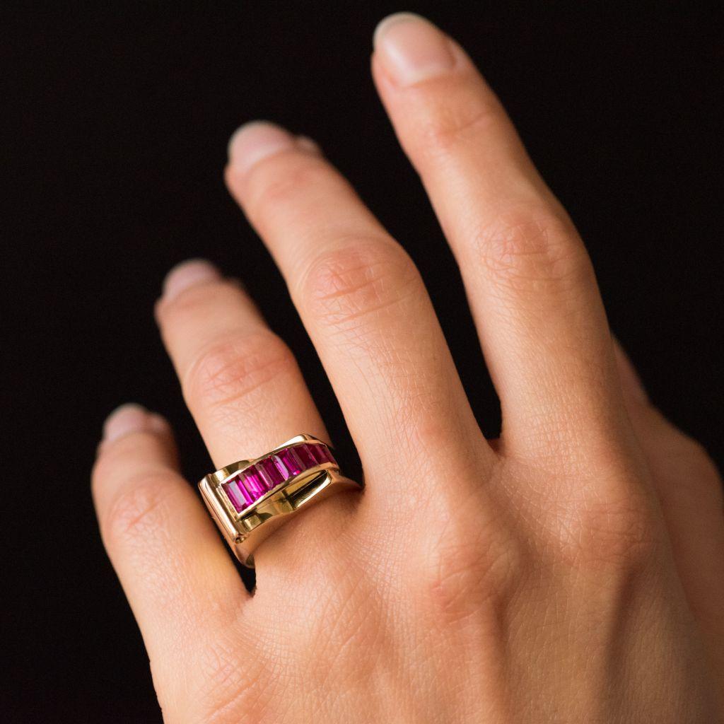 French Retro Calibrated Ruby Gold Tank Ring In Good Condition In Poitiers, FR