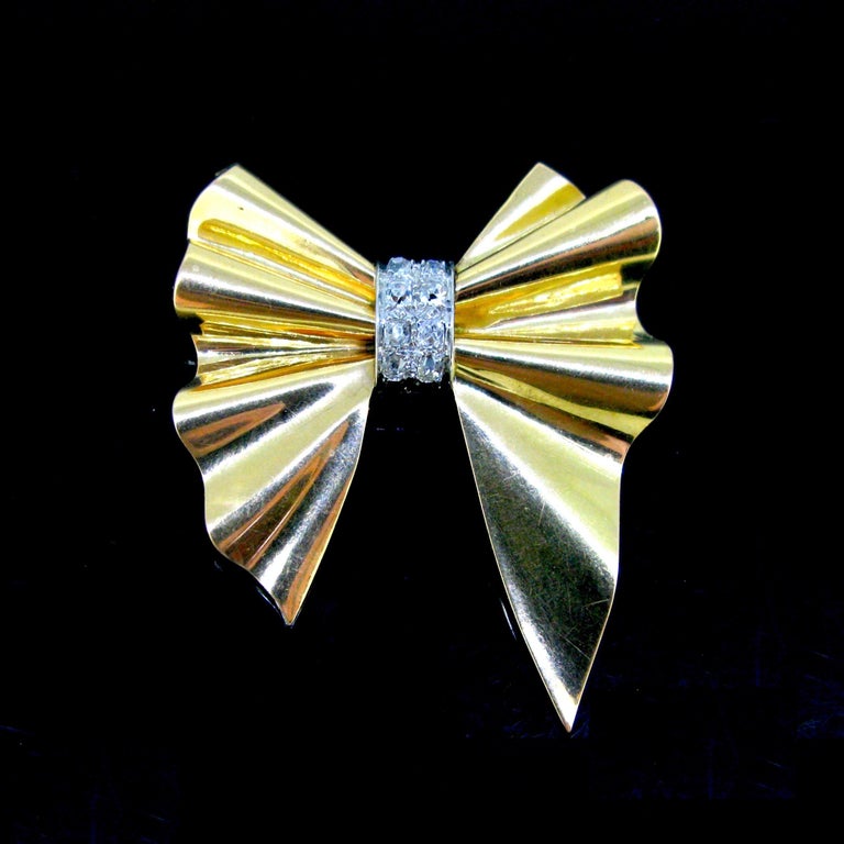 Weight:	11.31gr


Metal:	18kt Yellow Gold and Platinum
	

Stones:	8 Old mine Cut Diamonds
•	Total Carat:	1ct approximately


Condition:	Very Good


Hallmarks:	French – Eagle’s head and Dog’s head
	

Comments: 	This brooch comes directly from the
