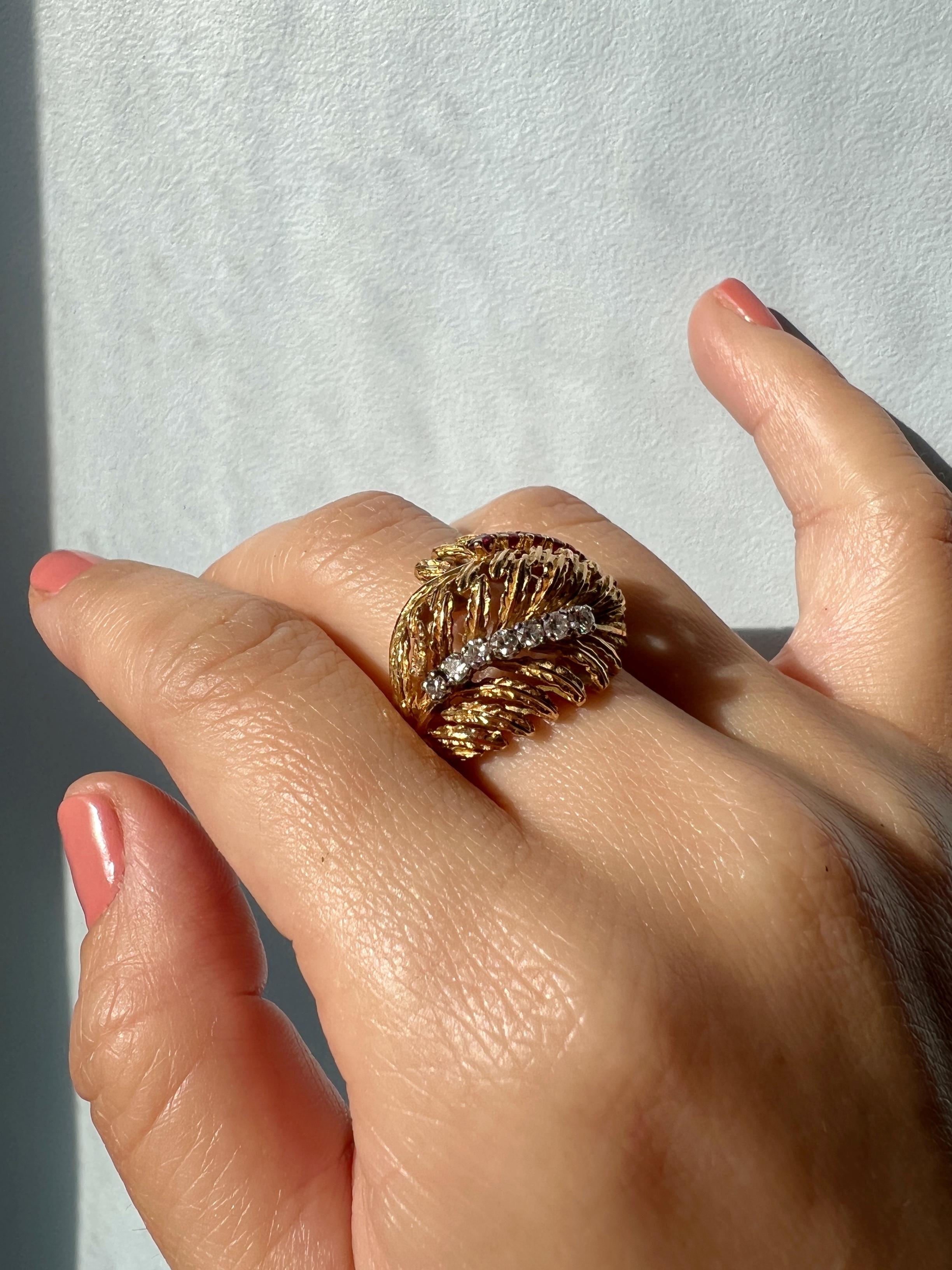 Retro-Cocktail-Statement-Ring aus 18 Karat Gold mit Diamanten und Rubin im Zustand „Gut“ im Angebot in Versailles, FR