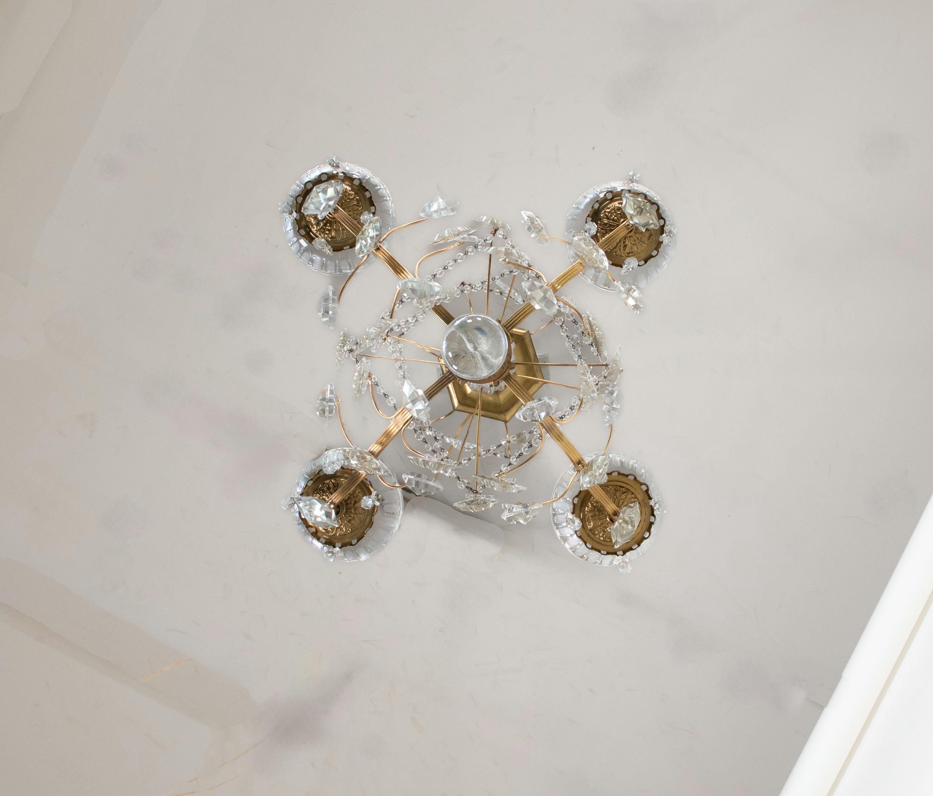 Lampadario francese retrò in stile Luigi XV in ottone e cristallo in vendita 5
