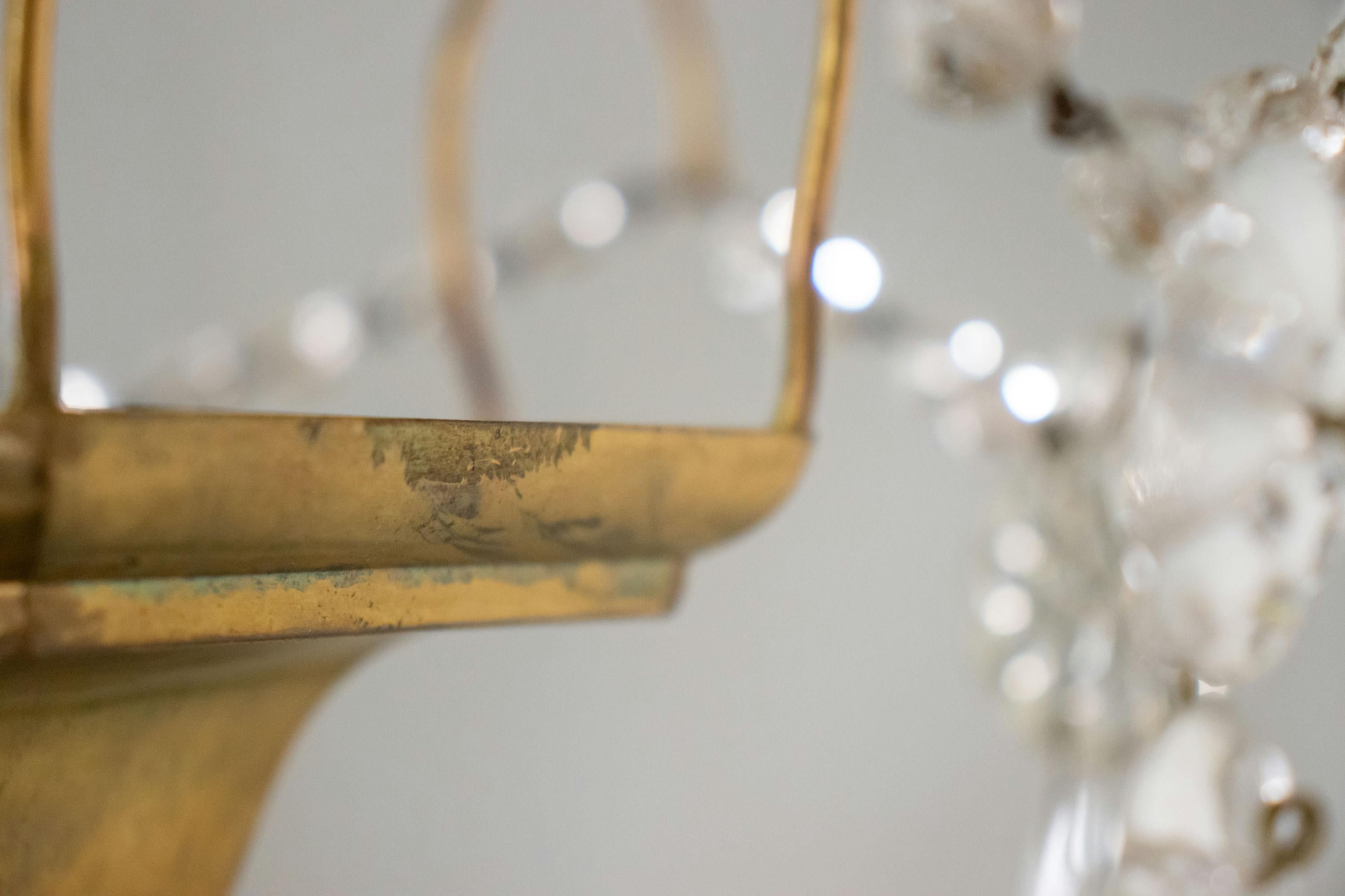Lampadario francese retrò in stile Luigi XV in ottone e cristallo in vendita 7