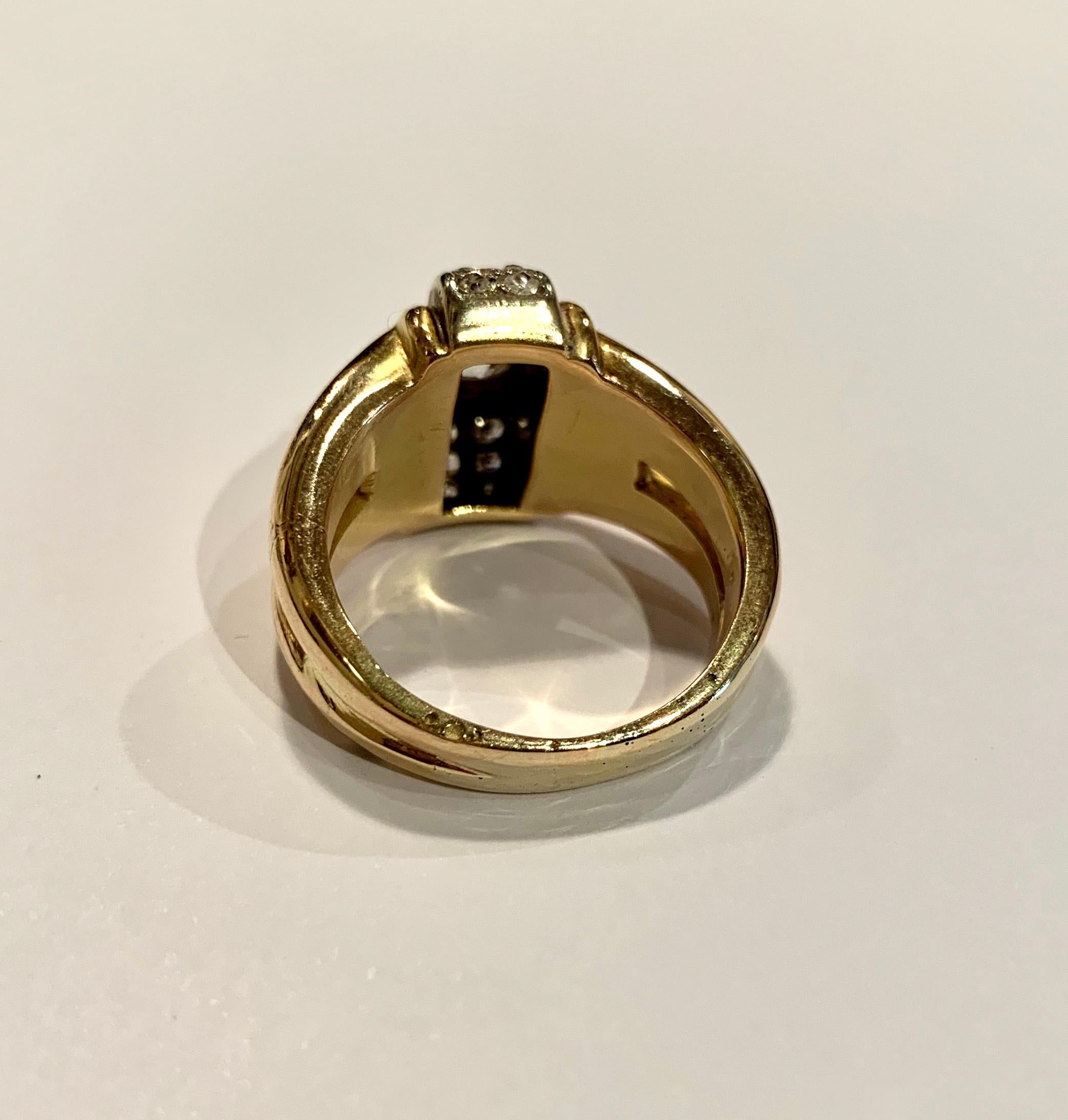 French Retro Old Cut Cushion Diamond 18 Karat Yellow Gold and Platinum Ring In Good Condition In Paris, FR