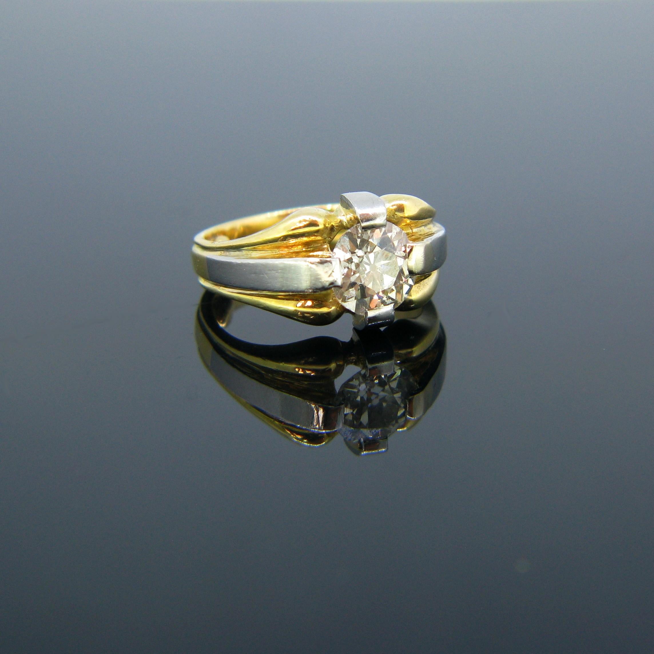 This retro diamond ring is made is 18kt yellow gold and platinum. It features an old mine cut diamond weighing around 1.80ct. It is marked with the French eagle’s head. The diamond is set in platinum prongs.

Weight: 12.1gr

Metal: 18kt Yellow