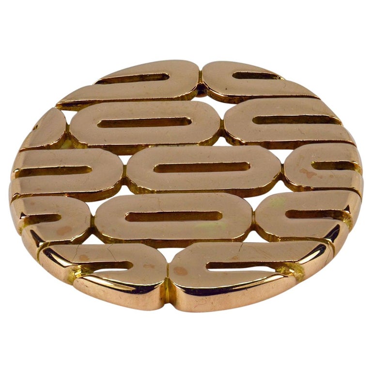 French Retro Oval Motif 18 Karat Rose Gold Pendant For Sale