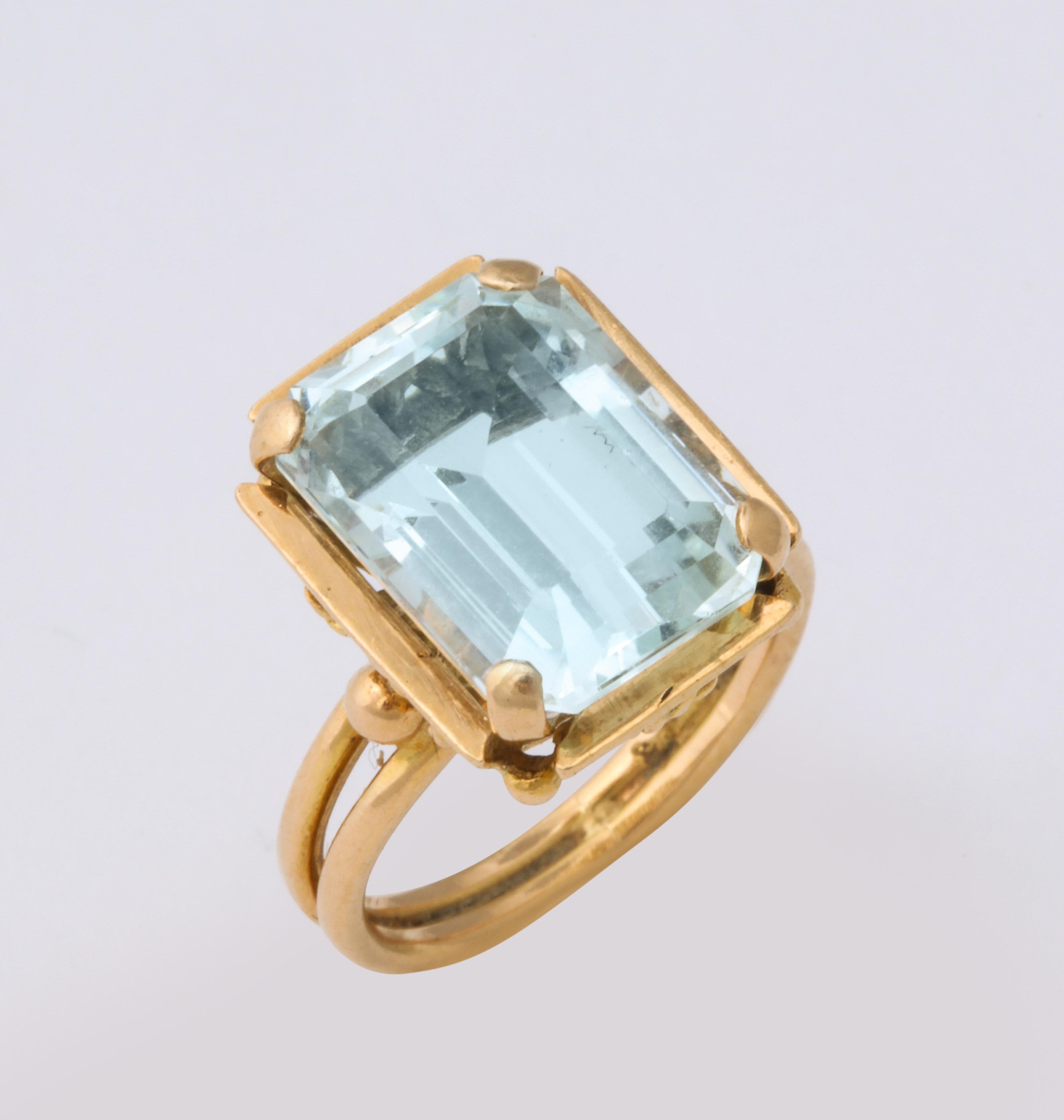 A great Retro emerald cut 7 ct aquamarine set in 18 kt gold rope twisted mounting. French touch marks.