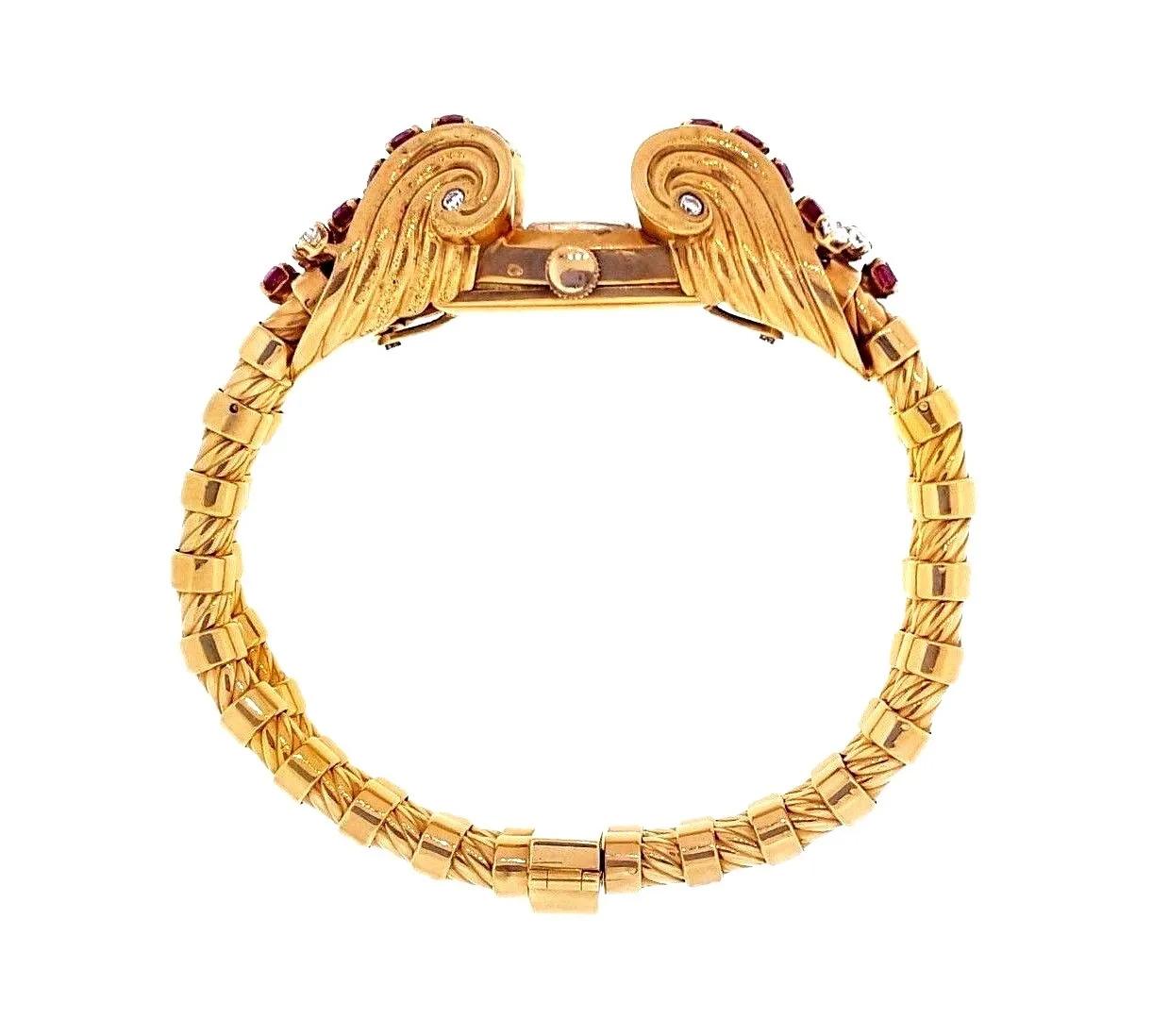 Taille ronde Montre-bracelet rétro française en or rose 18 carats avec rubis et diamants en vente