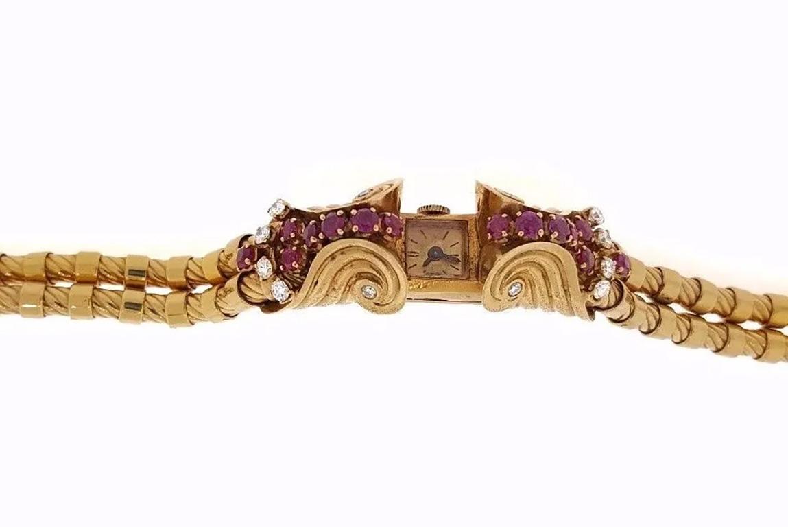 Montre-bracelet rétro française en or rose 18 carats avec rubis et diamants en vente 1