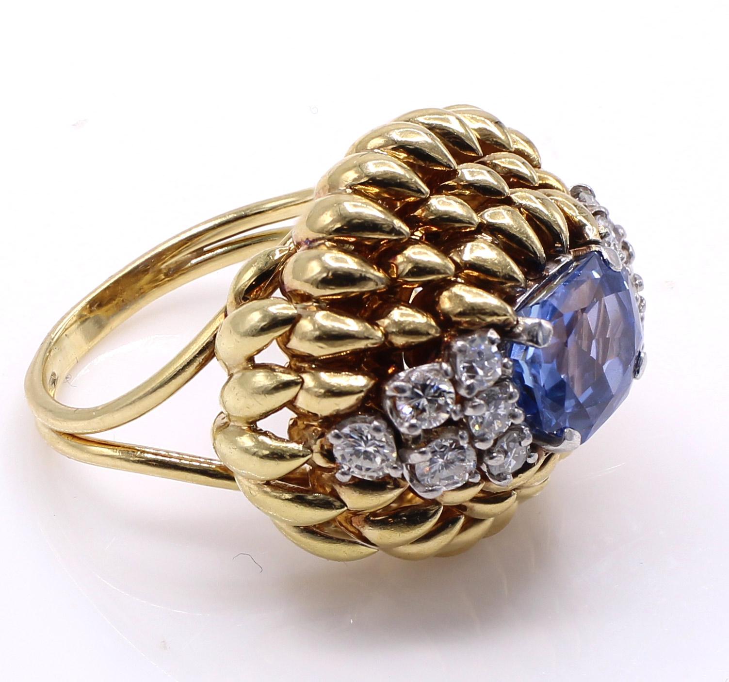 Taille émeraude Bague rétro française en or jaune 18 carats avec saphirs et diamants en vente