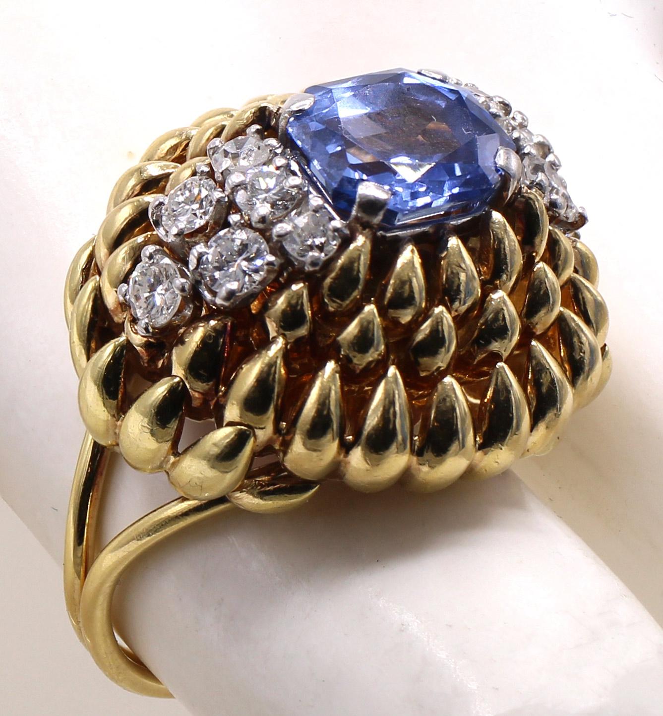 Bague rétro française en or jaune 18 carats avec saphirs et diamants Excellent état - En vente à New York, NY