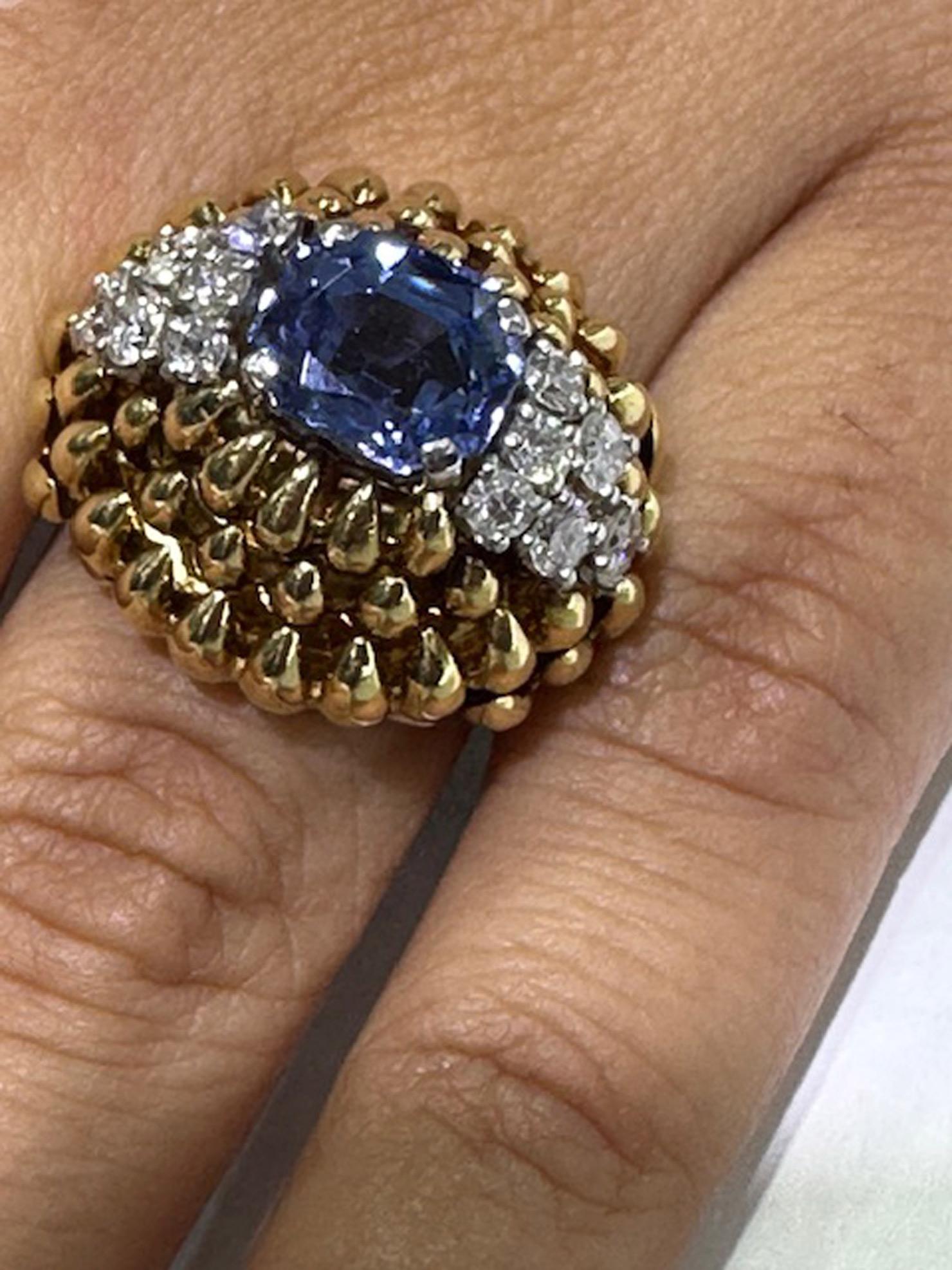 Bague rétro française en or jaune 18 carats avec saphirs et diamants en vente 1