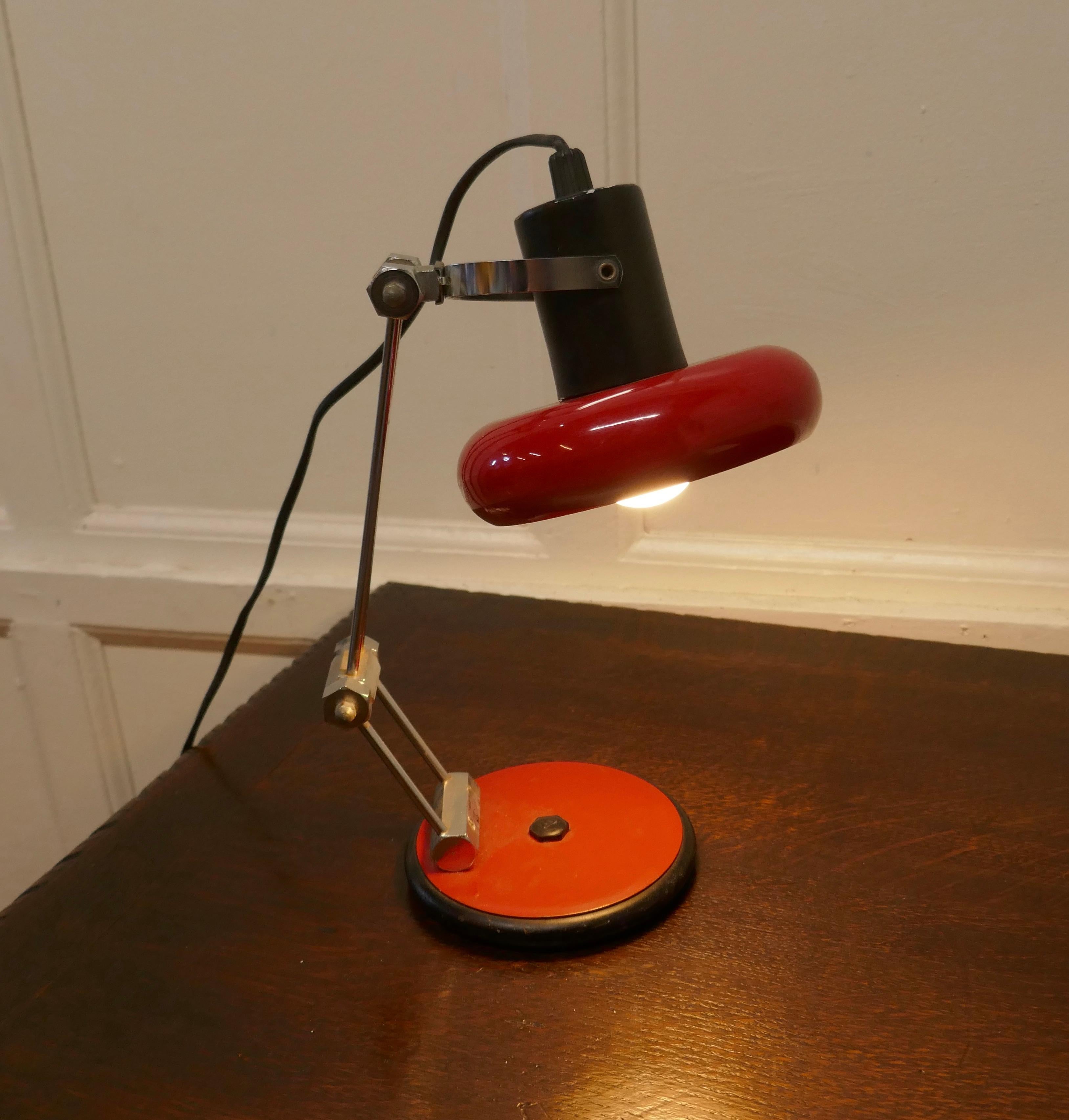 French Retro Sputnik Angle Table Lamp In Good Condition For Sale In Chillerton, Isle of Wight