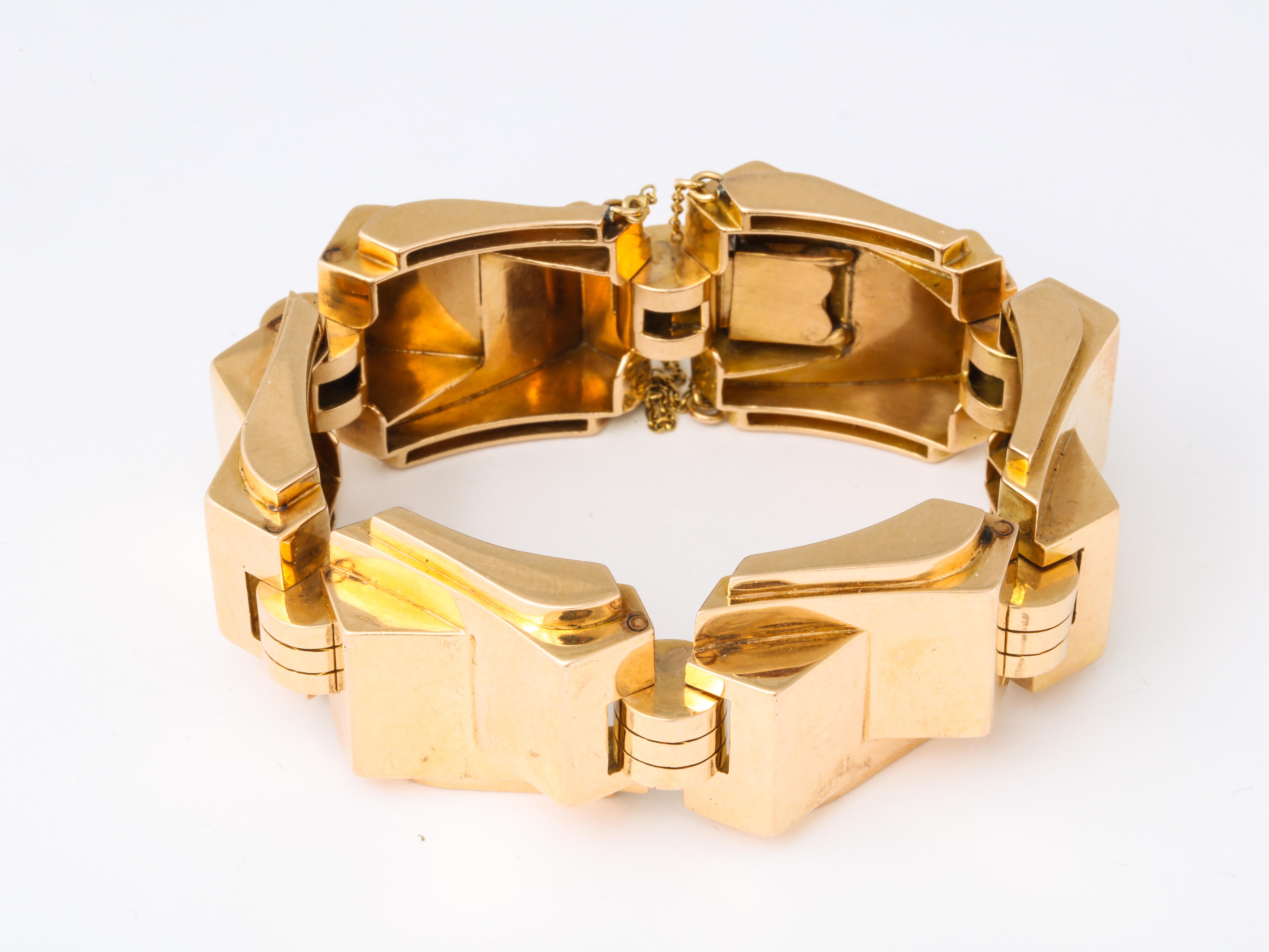 A fabulous retro tank bracelet in 18 karat gold