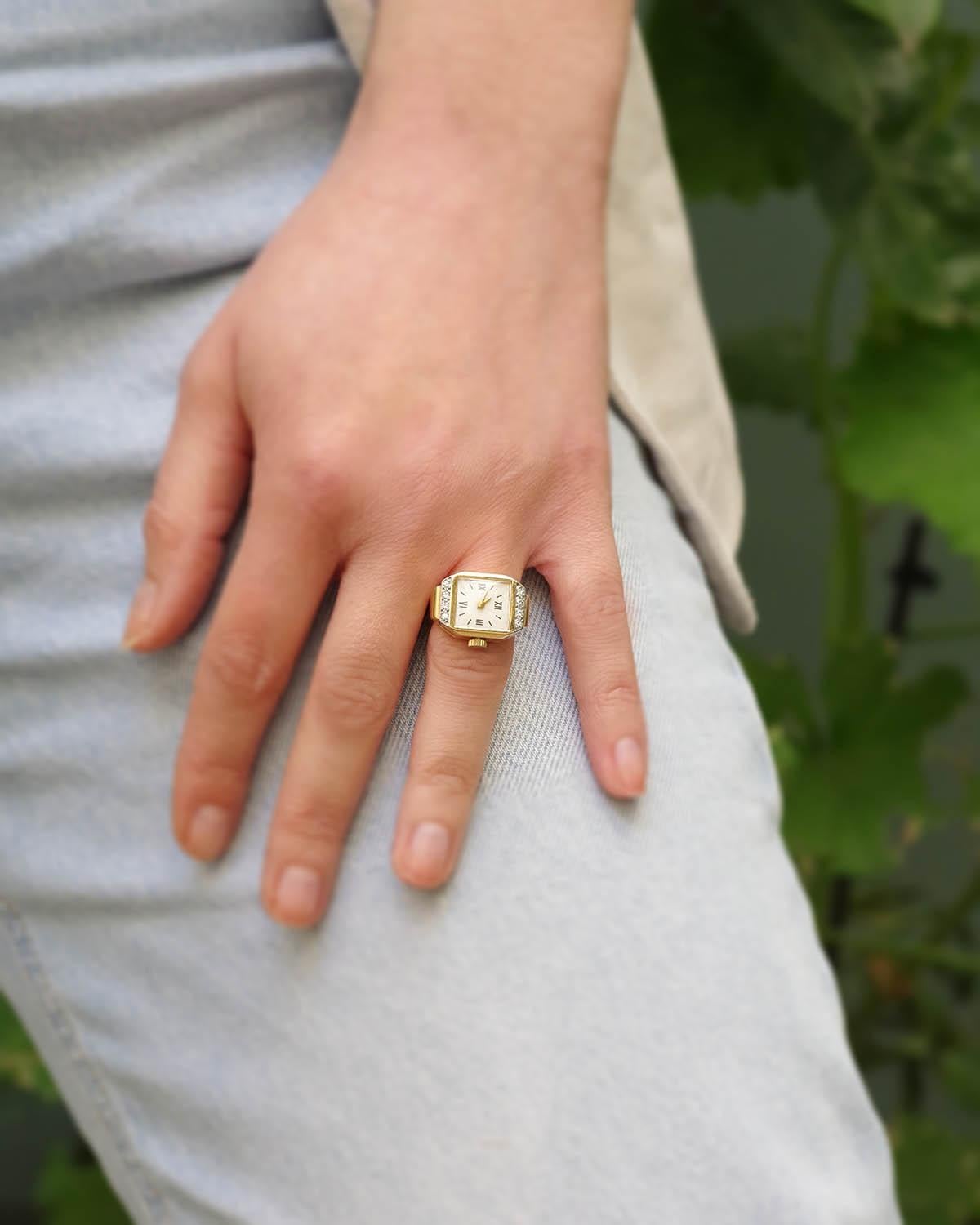 French Retro tank watch ring in 18k gold and diamond In Good Condition For Sale In PARIS, FR