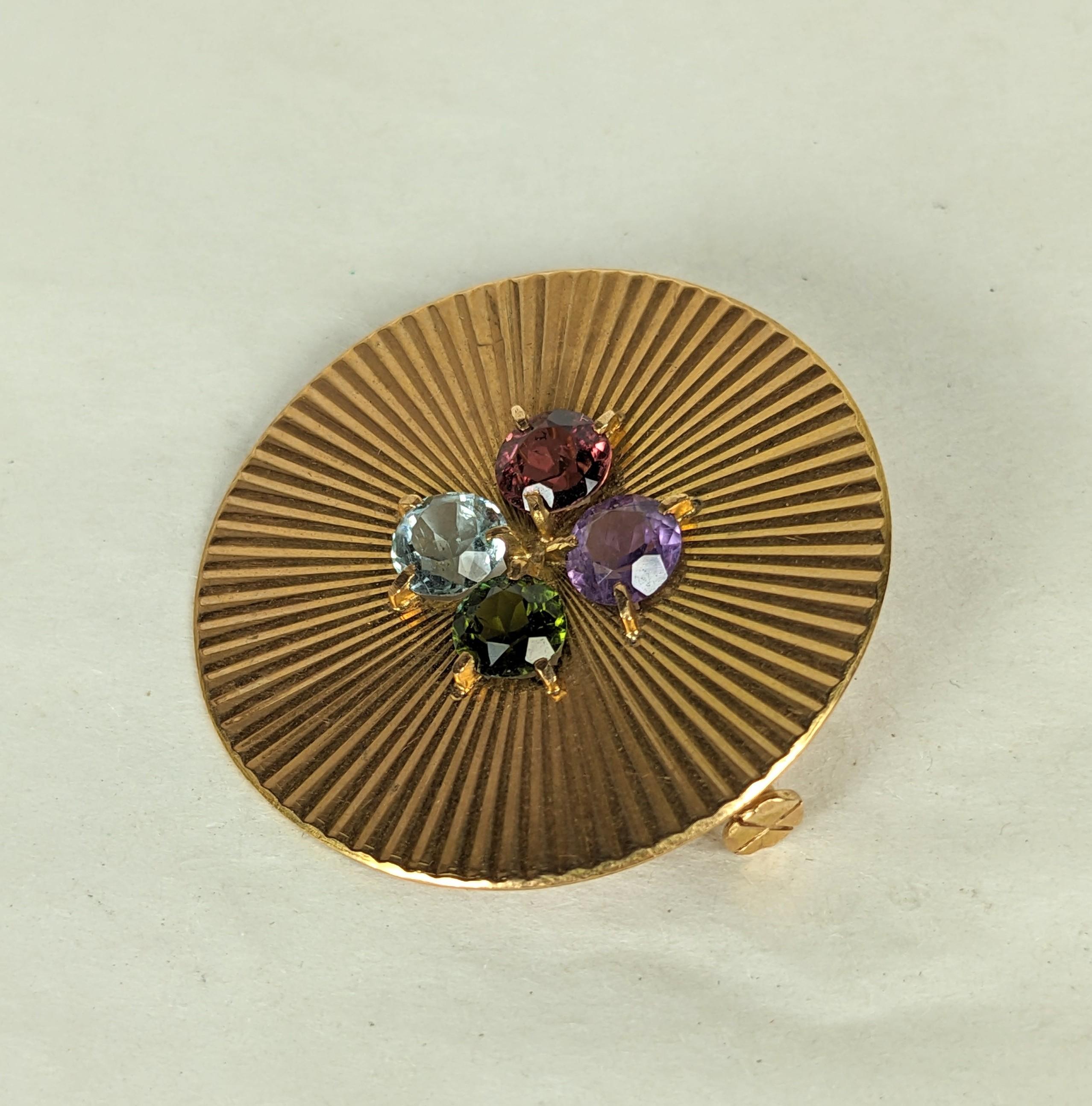 French Ribbed Gold Circle Brooch In Good Condition For Sale In New York, NY