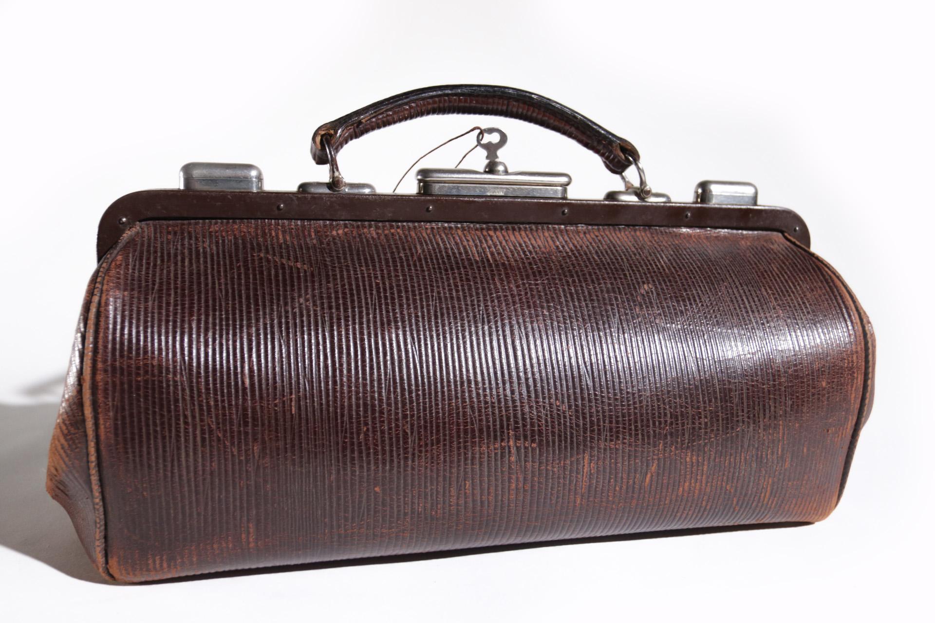 Early 20th Century French Ribbed Leather Doctor’s Bag JKA, 1920