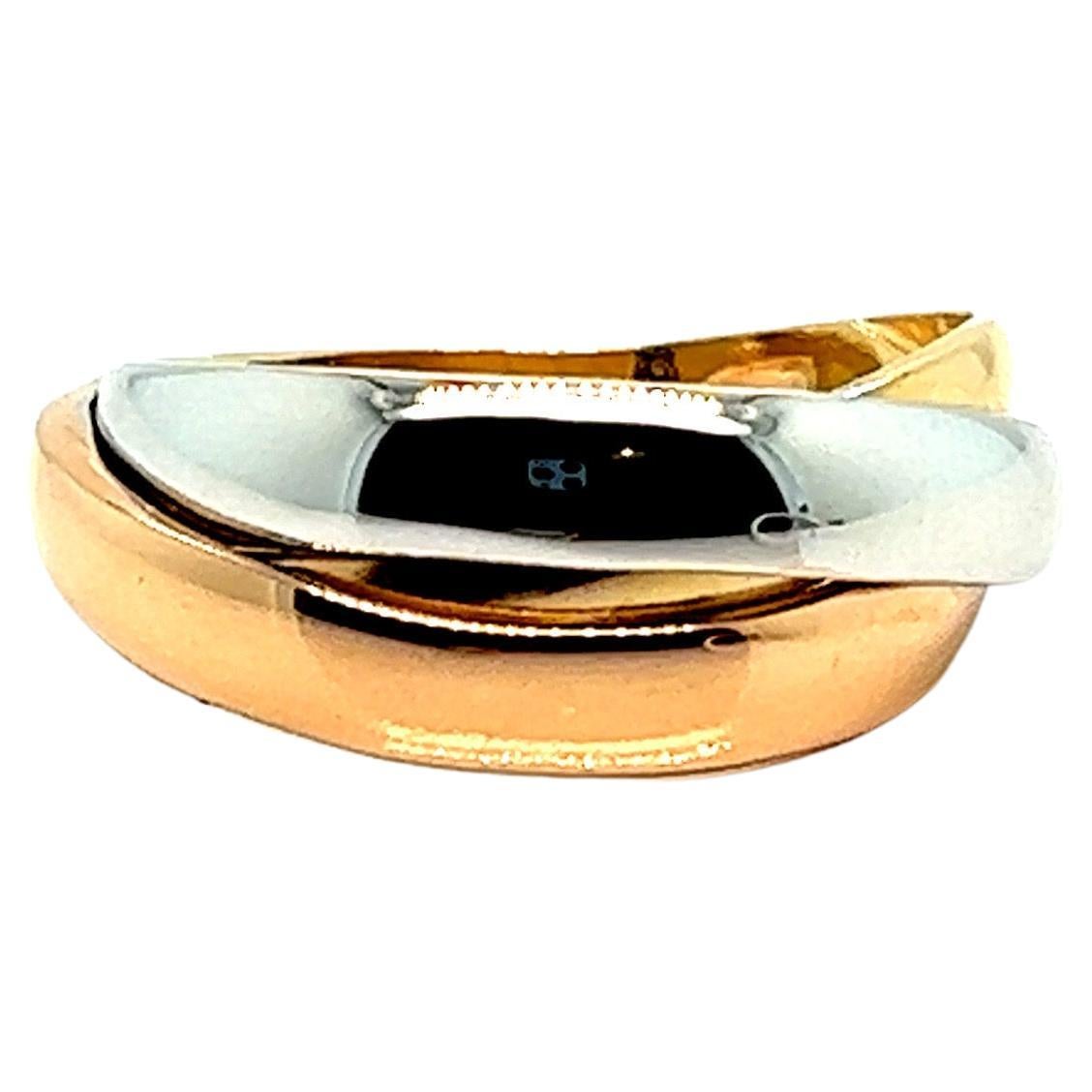 Entdecken Sie diesen prächtigen französischen Ring aus 3 Goldarten, ein wahrhaft zeitloses Meisterwerk aus 18-karätigem Gold. Dieses außergewöhnliche Stück verkörpert Eleganz und Raffinesse und ist in drei Farbvarianten erhältlich: Gelbgold,