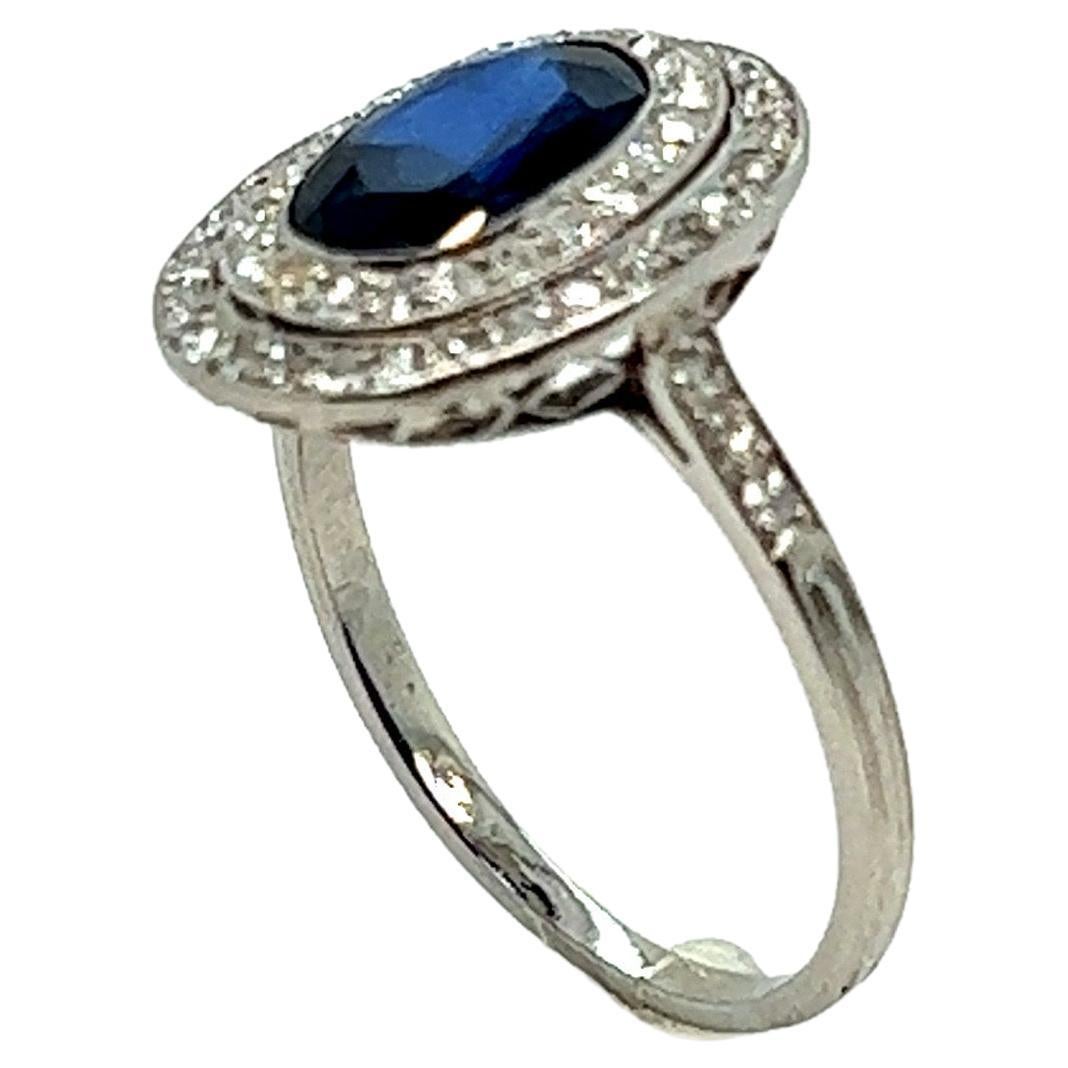 Vintage French Engagement Oval Cluster Ring Blue Sapphire 2.5 Carats Platinum Diamonds

Beautiful platinum engagement ring set with an oval blue sapphire of 9 mm x 6 mm for a total weight. To surround this beautiful sapphire, 55 old cut diamonds are