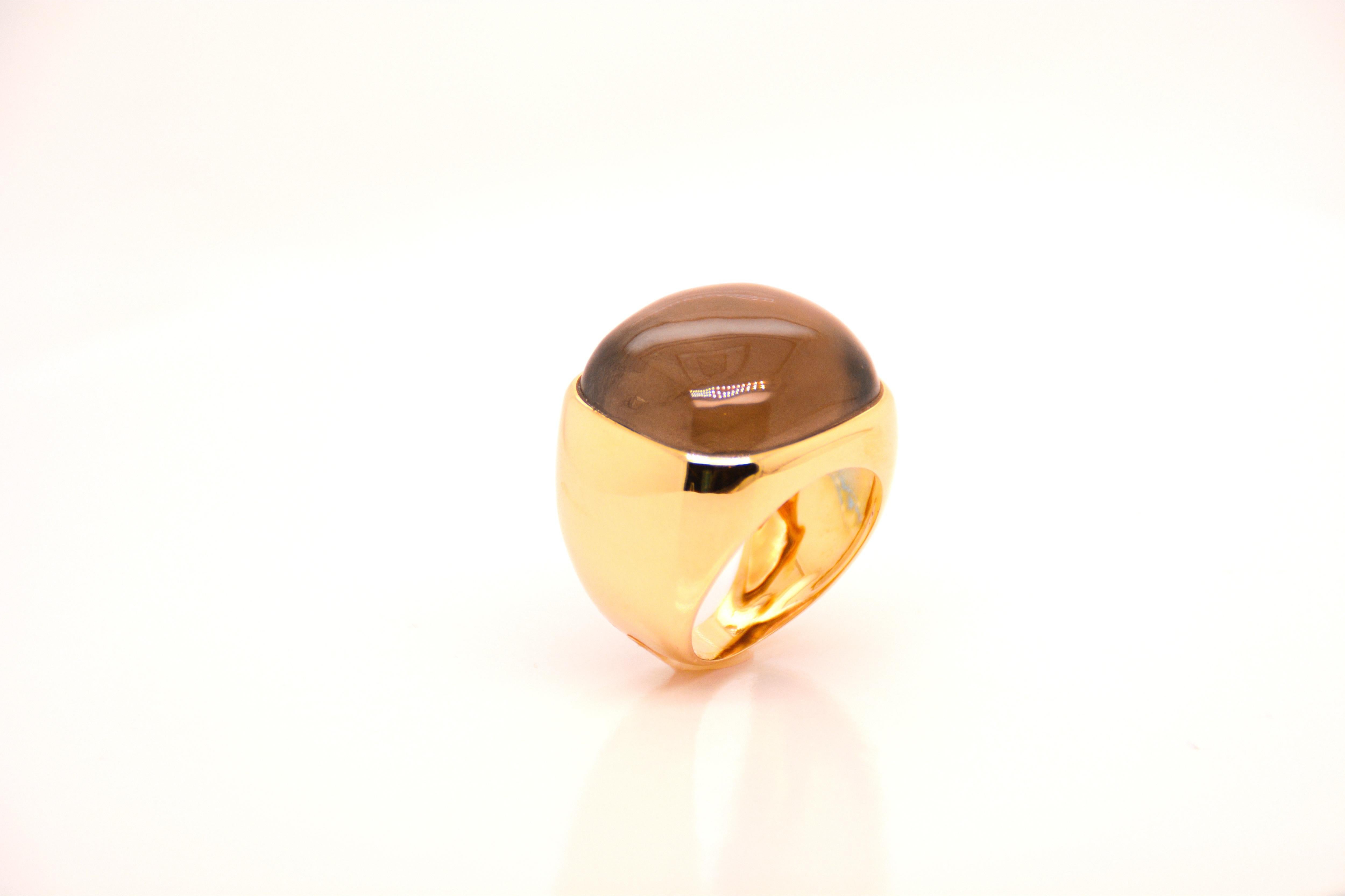 Women's or Men's French Ring Cabochon Smoked Quartz Yellow Gold 18 Karat For Sale