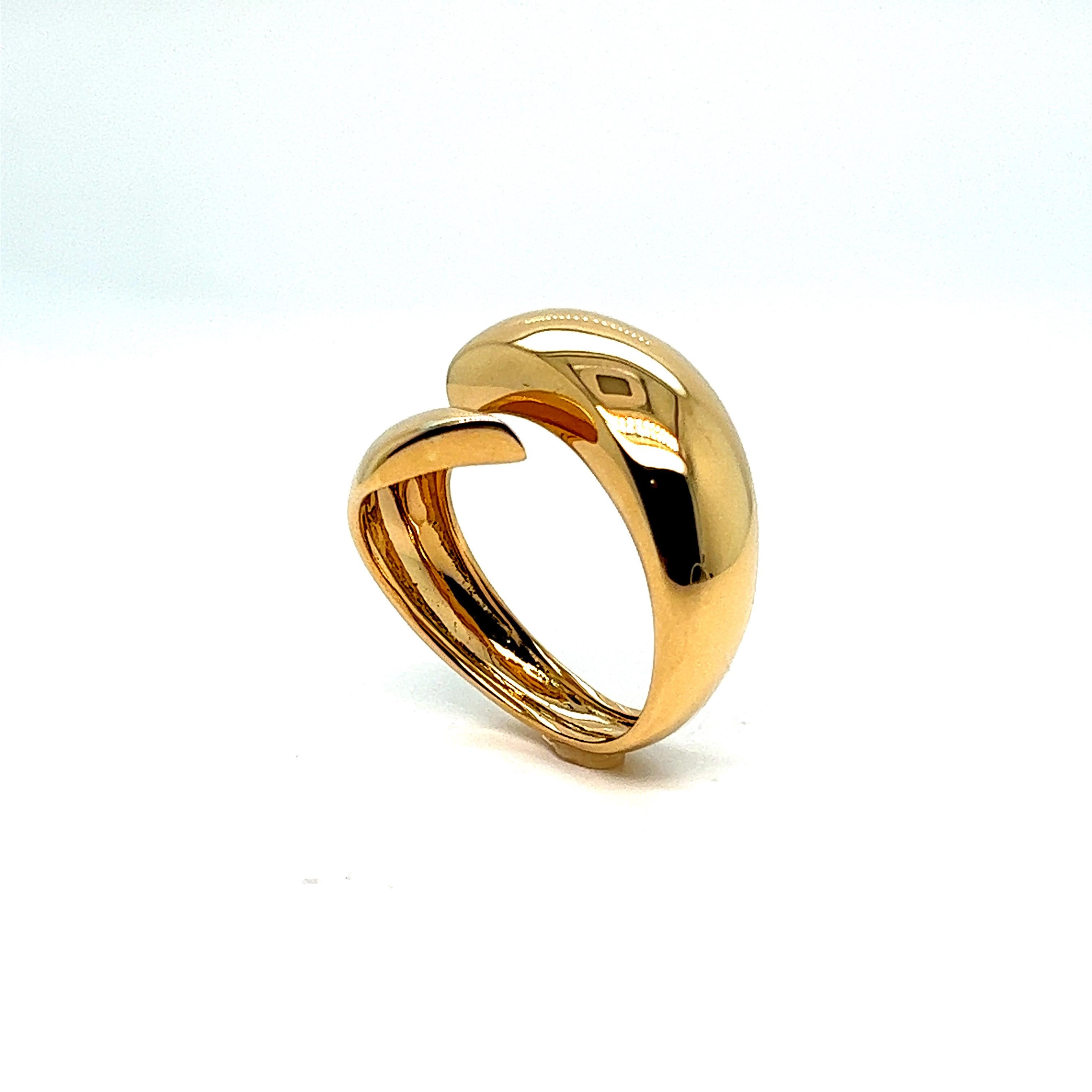 French Ring Embracing 