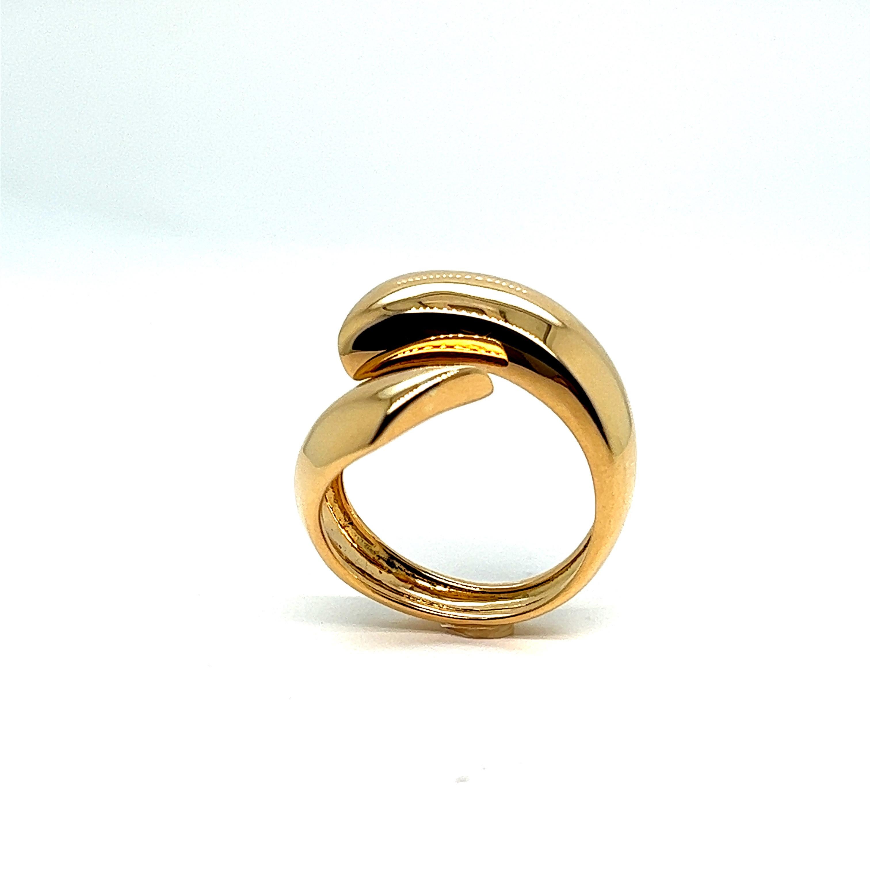 French Ring Embracing 