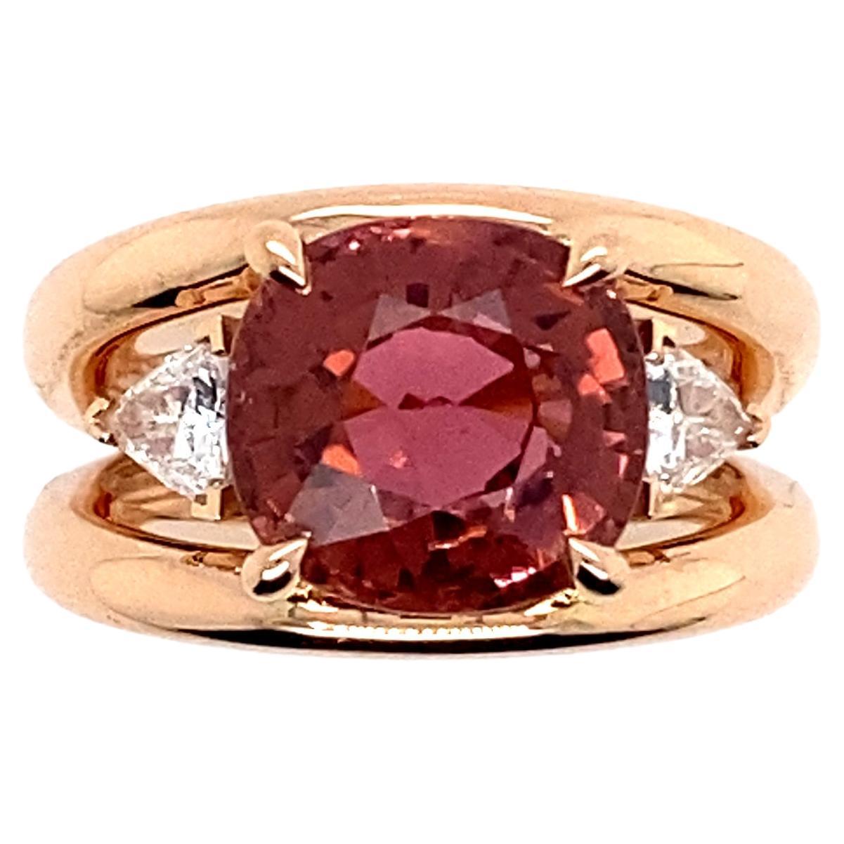 Artisan French Ring in Pink Gold Topped with a Pink Tourmaline and 2 Diamonds Troïda For Sale