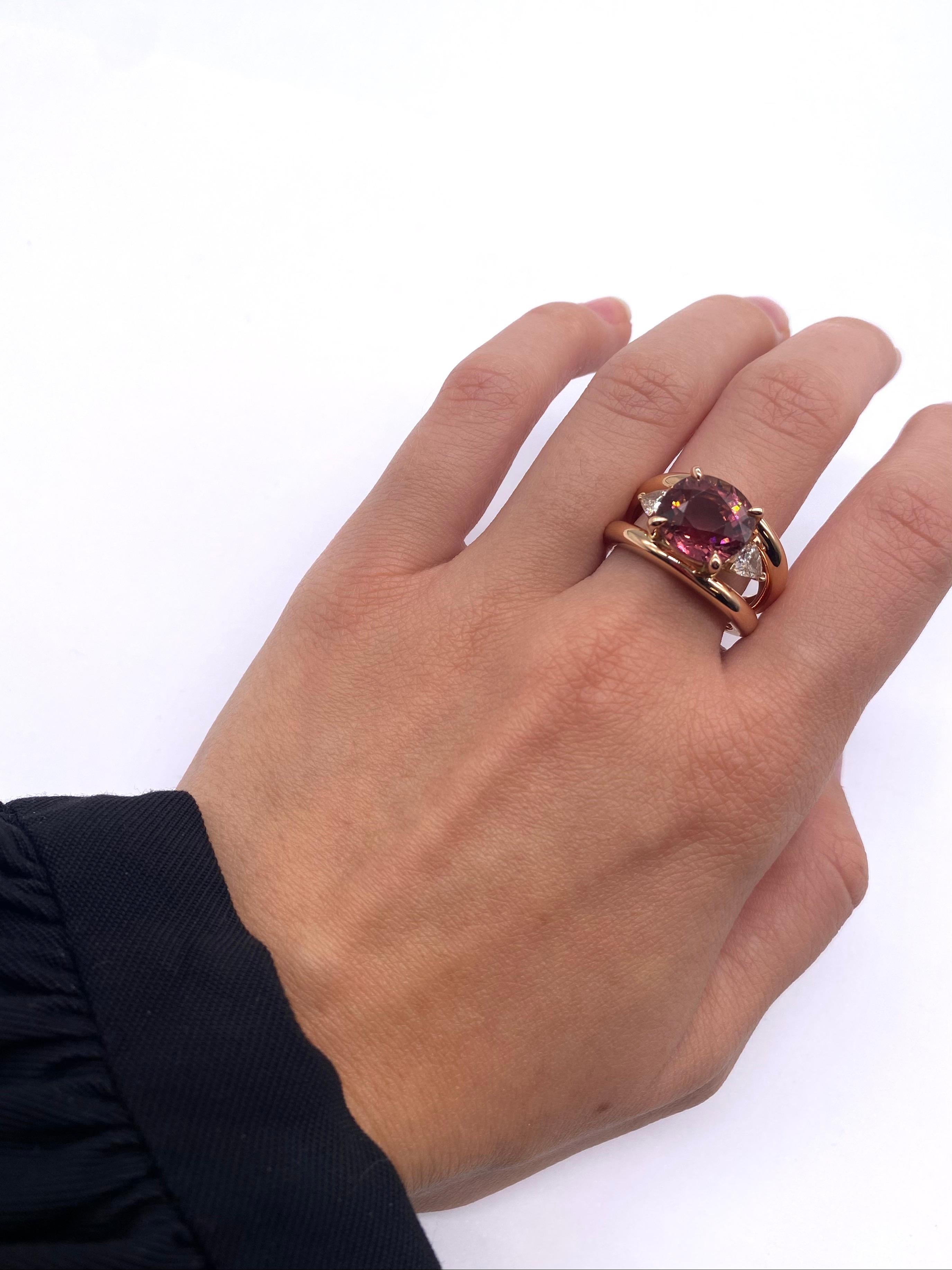 Women's French Ring in Pink Gold Topped with a Pink Tourmaline and 2 Diamonds Troïda For Sale