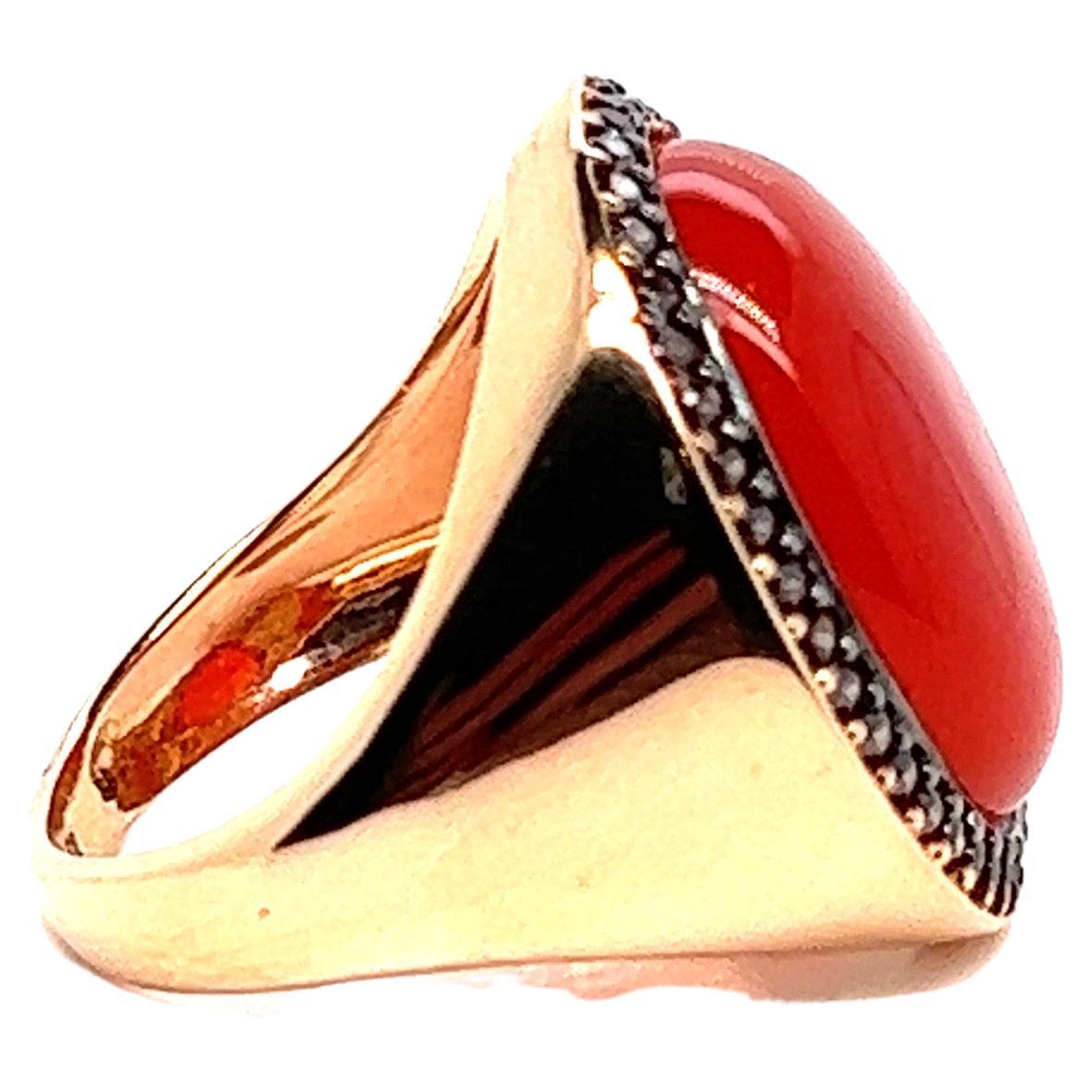 Discover this magnificent signet ring in 18-carat pink gold, featuring a superb cabochon of red onyx, topped with a dazzling brown zirconia. This French ring is a true masterpiece of craftsmanship, combining elegance and timeless style.

The red