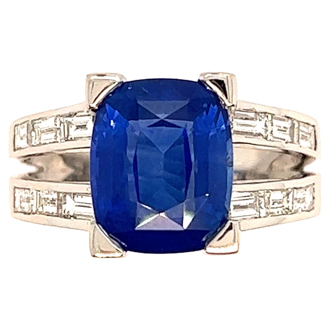 French Ring, Sapphire on Claws, Surrounded by Diamonds 18k White Gold For Sale