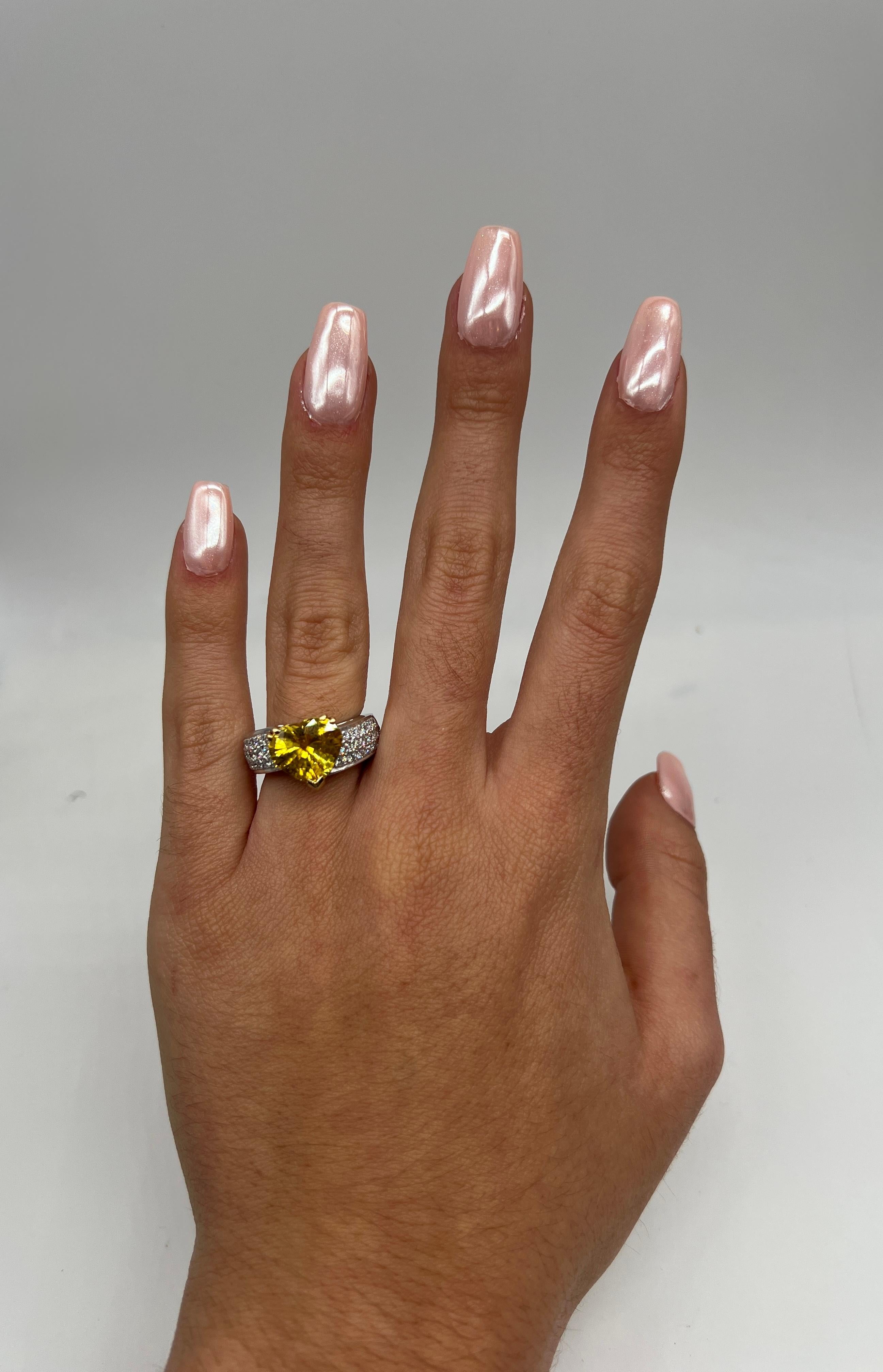 French Ring, Yellow Sapphire Heart, Pavage Diamonds 2