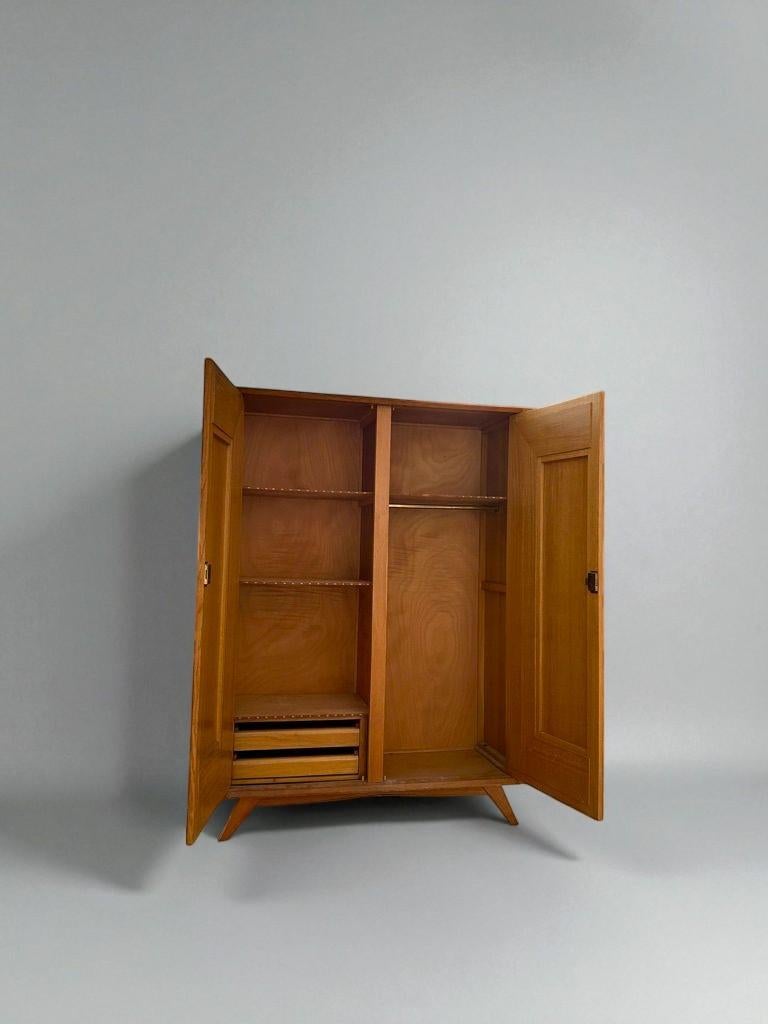 Französische Riviera - Kleiderschrank - Eiche - Frankreich (Eichenholz) im Angebot