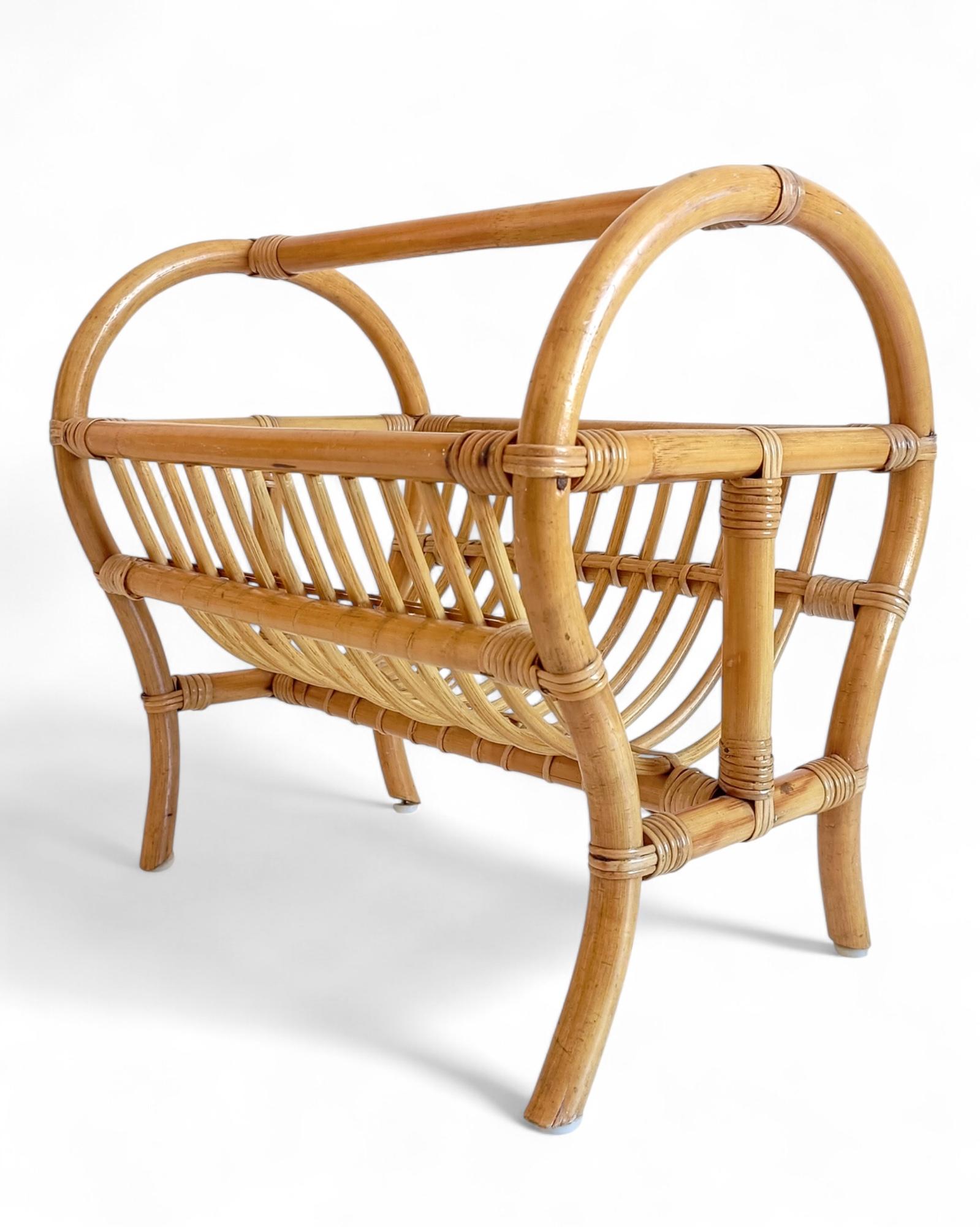 Porte-revues ou porte-couverture en bambou et rotin de la Côte d'Azur, Espagne, années 1960 en vente 1