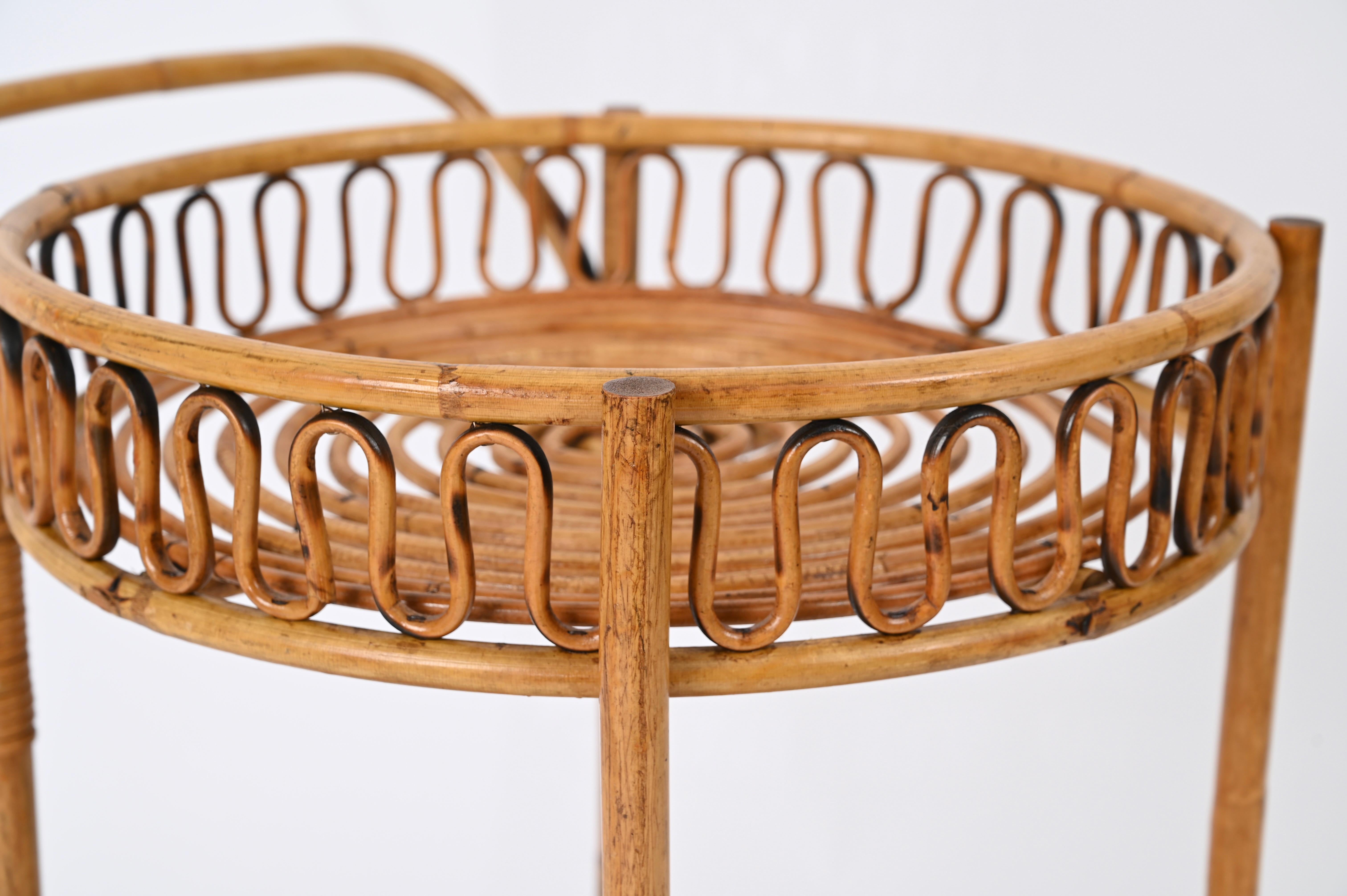 French Riviera Bamboo and Rattan Round Serving Bar Cart Trolley, Italy 1960s In Good Condition For Sale In Roma, IT