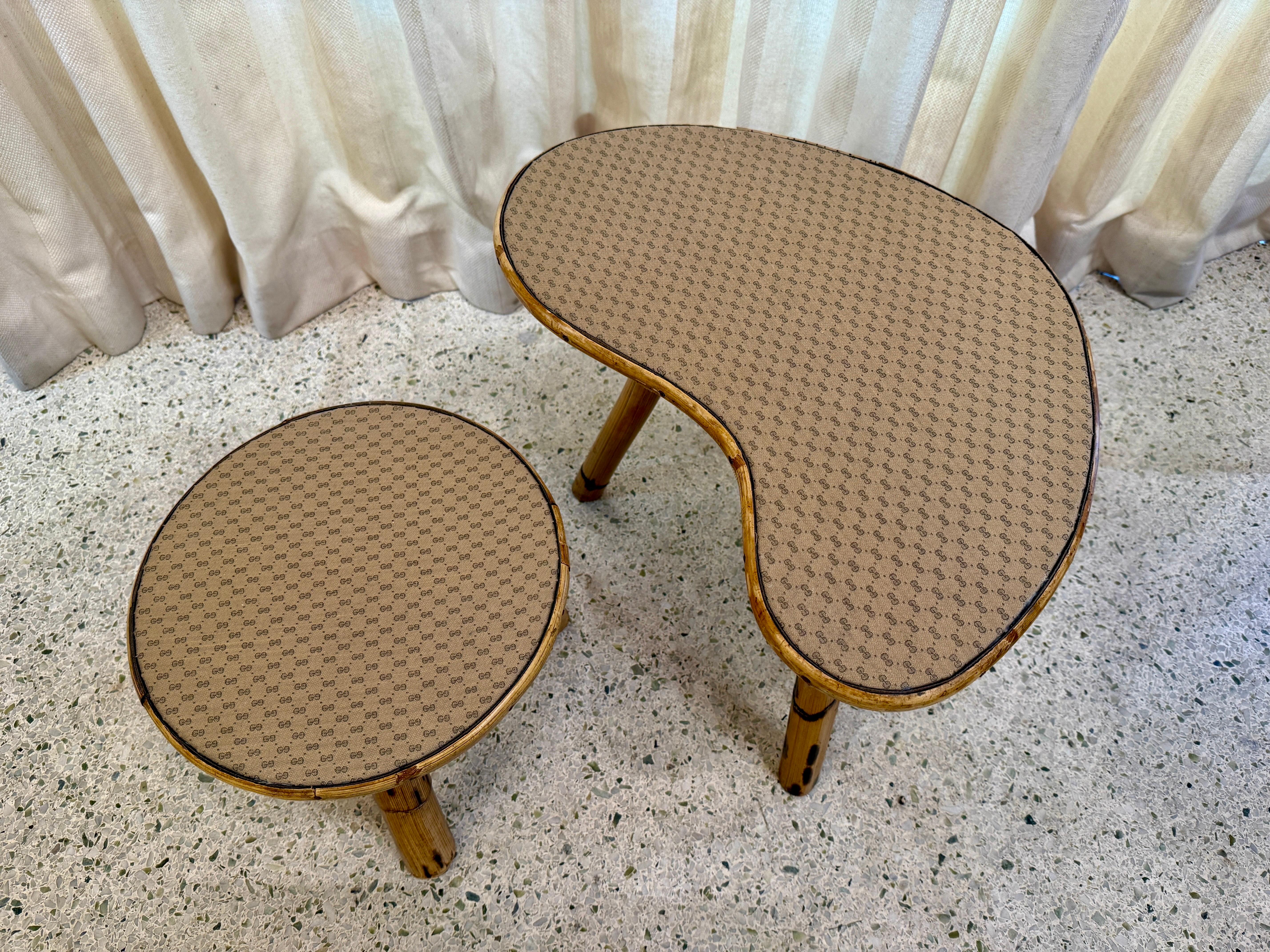 Ces tables vintage en bambou, l'une amorphe et l'autre ronde, de différentes hauteurs, proviennent de la Côte d'Azur, un design et un style classiques.

NOTE :  dimensions de la petite table ronde : 12 pouces de diamètre, 12.5 pouces de hauteur