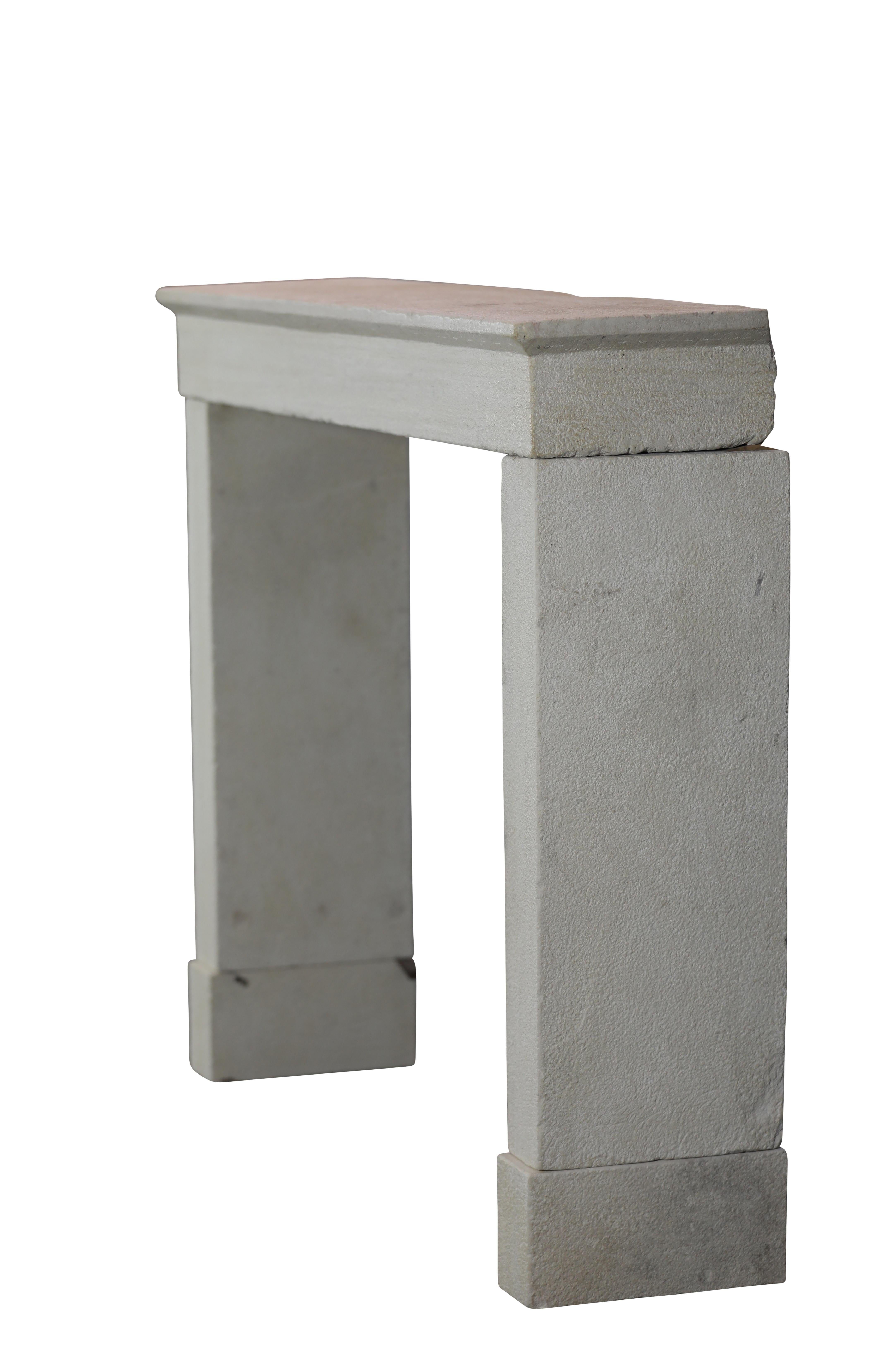 Französisch Riviera Bastide Kamin Surround In Beige Kalkstein für Timeless Dekor im Angebot 5