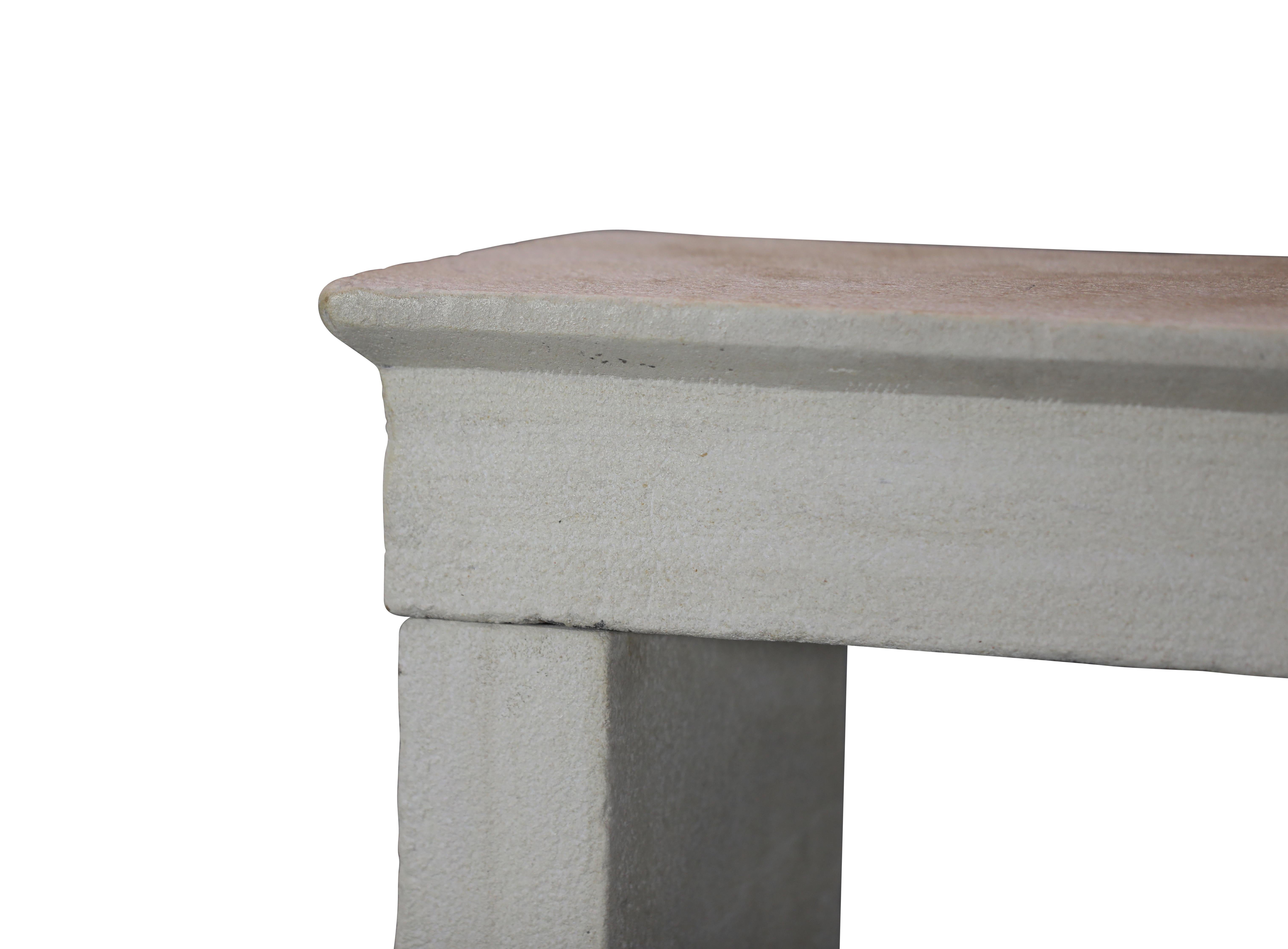 Französisch Riviera Bastide Kamin Surround In Beige Kalkstein für Timeless Dekor im Angebot 1