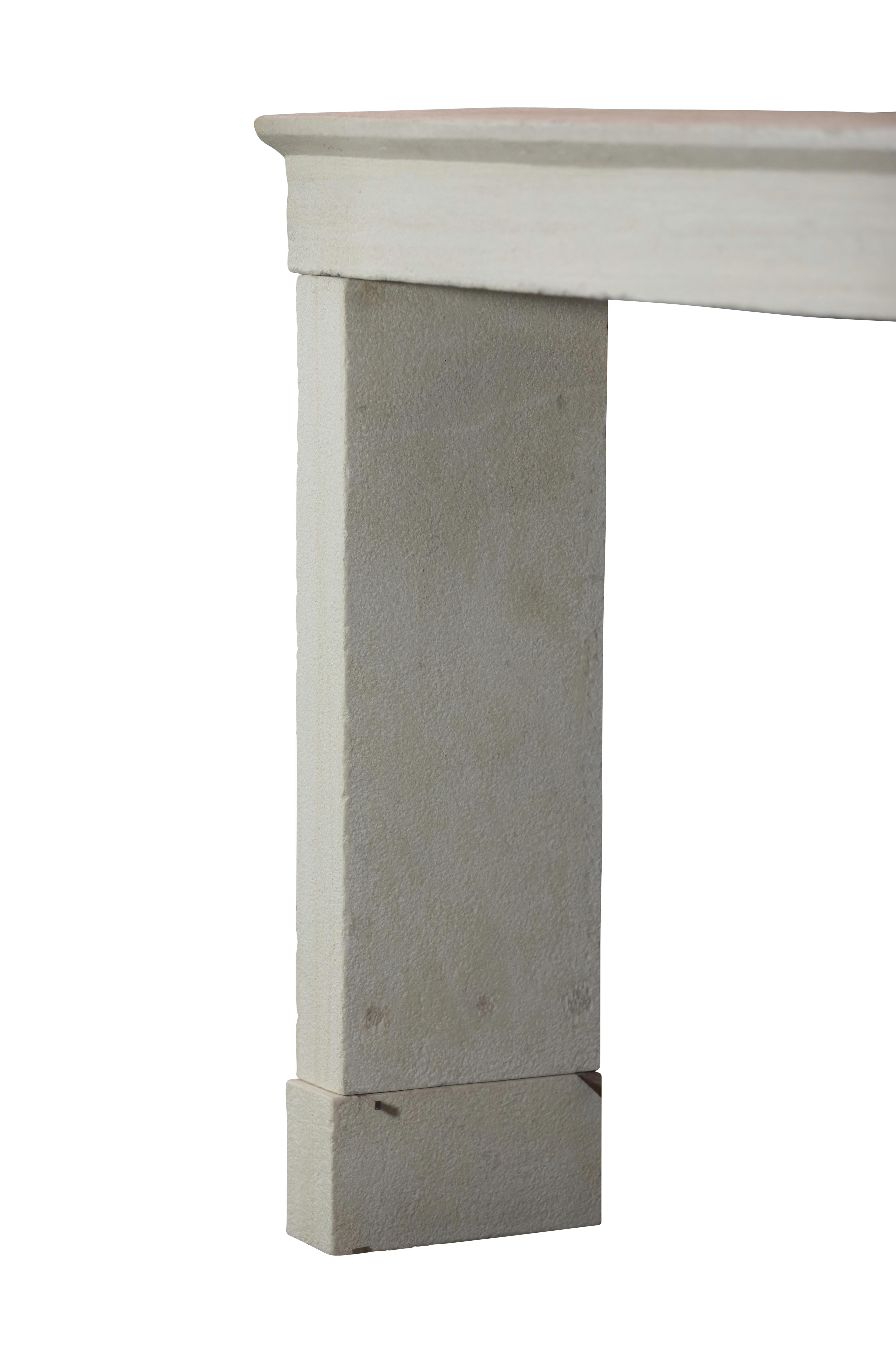 Französisch Riviera Bastide Kamin Surround In Beige Kalkstein für Timeless Dekor im Angebot 3