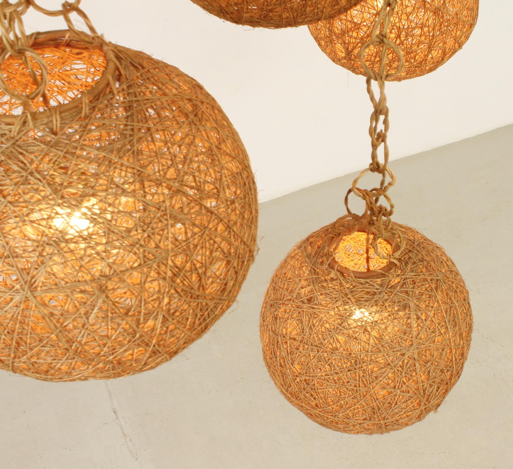 Set di lampade da soffitto della Costa Azzurra in rattan e corda, anni '60 in vendita 3