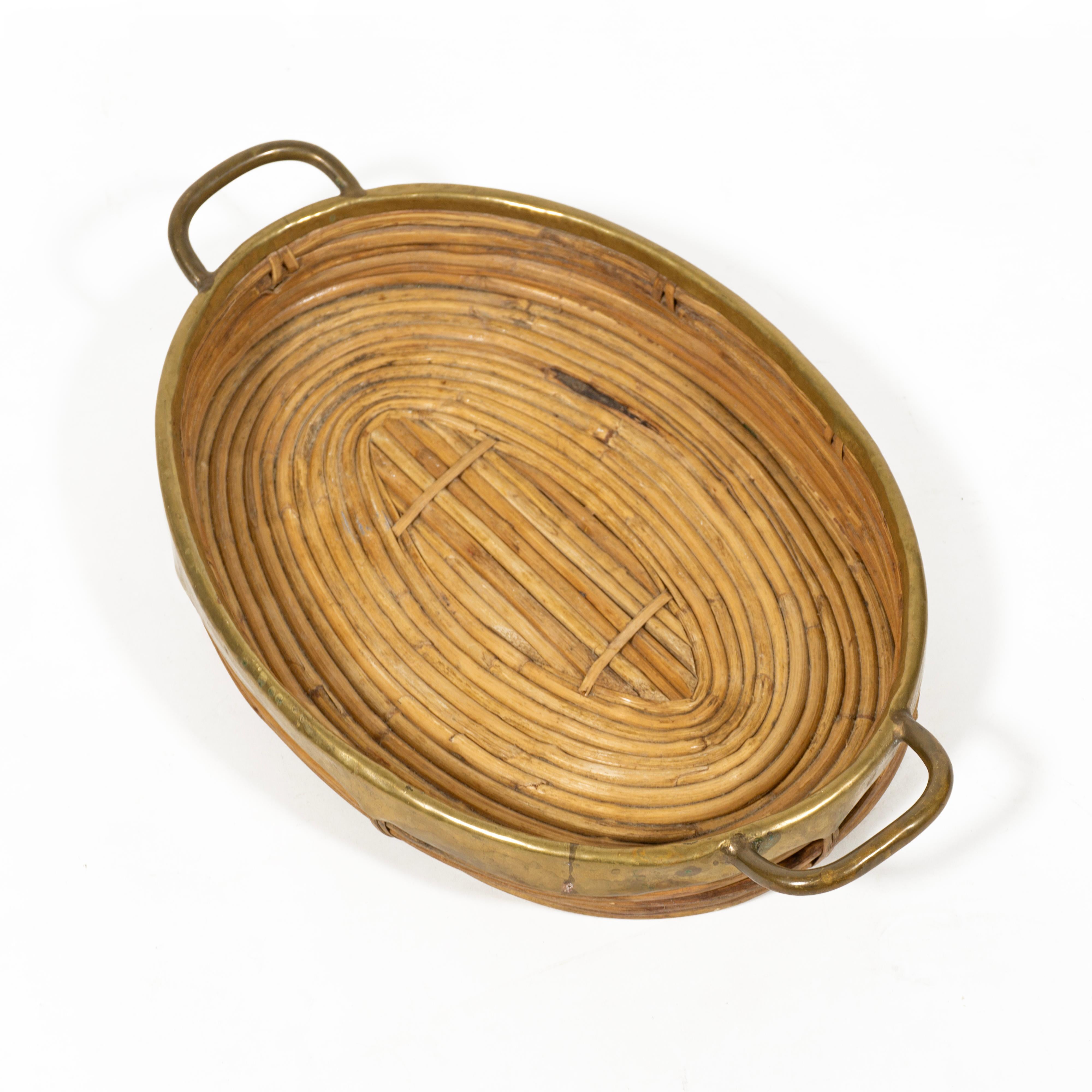 Hand-Woven French Riviera Centerpiece Vide-Poche Rattan Brass Tray with Handles, Italy 1970 For Sale
