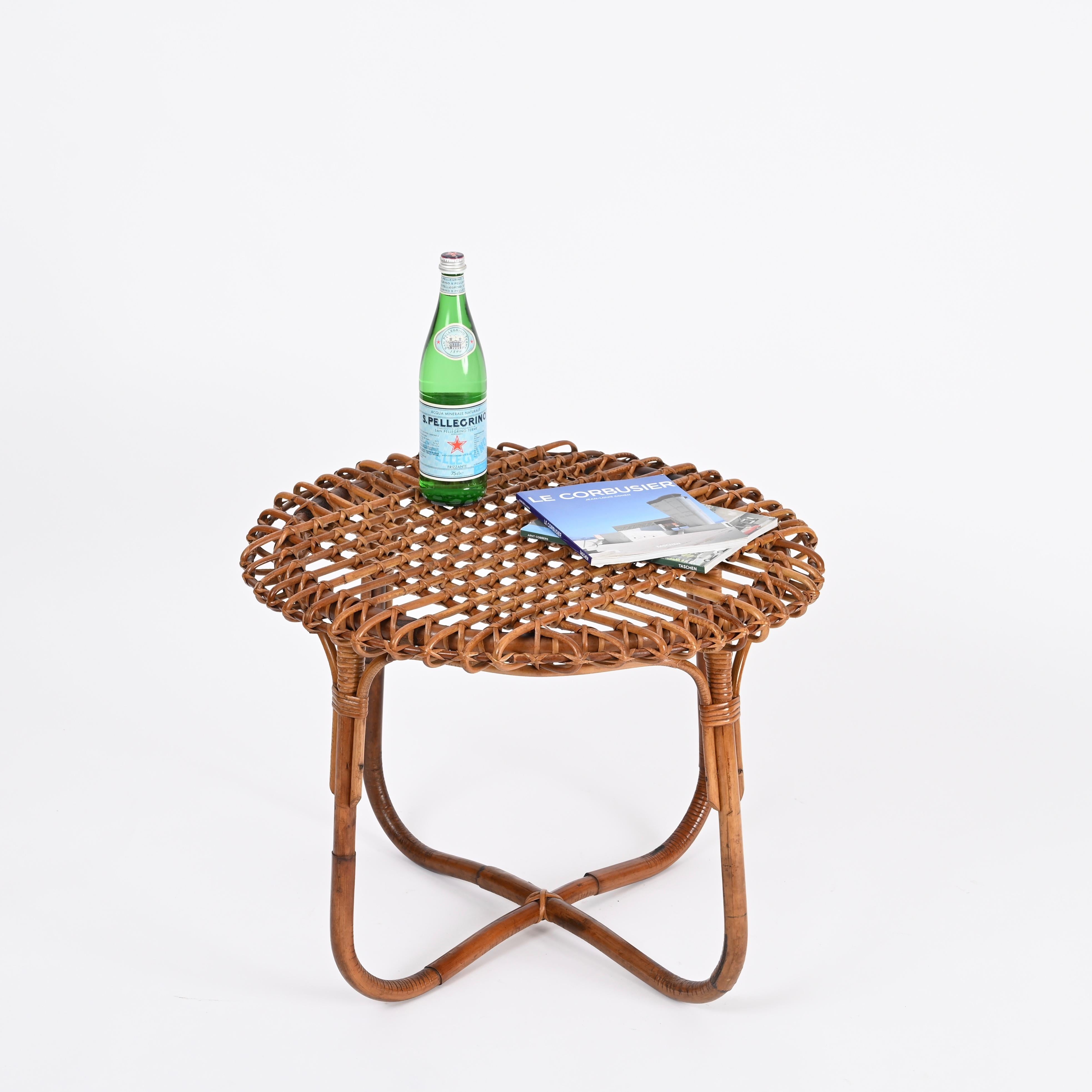 Spectacular midcentury round coffee table in curved bamboo, rattan and hand-woven wicker. This stunning French Riviera coffee table was designed by Tito Agnoli and hand-crafted in Italy during the 1960s.

This stylish coffee table is in amazing