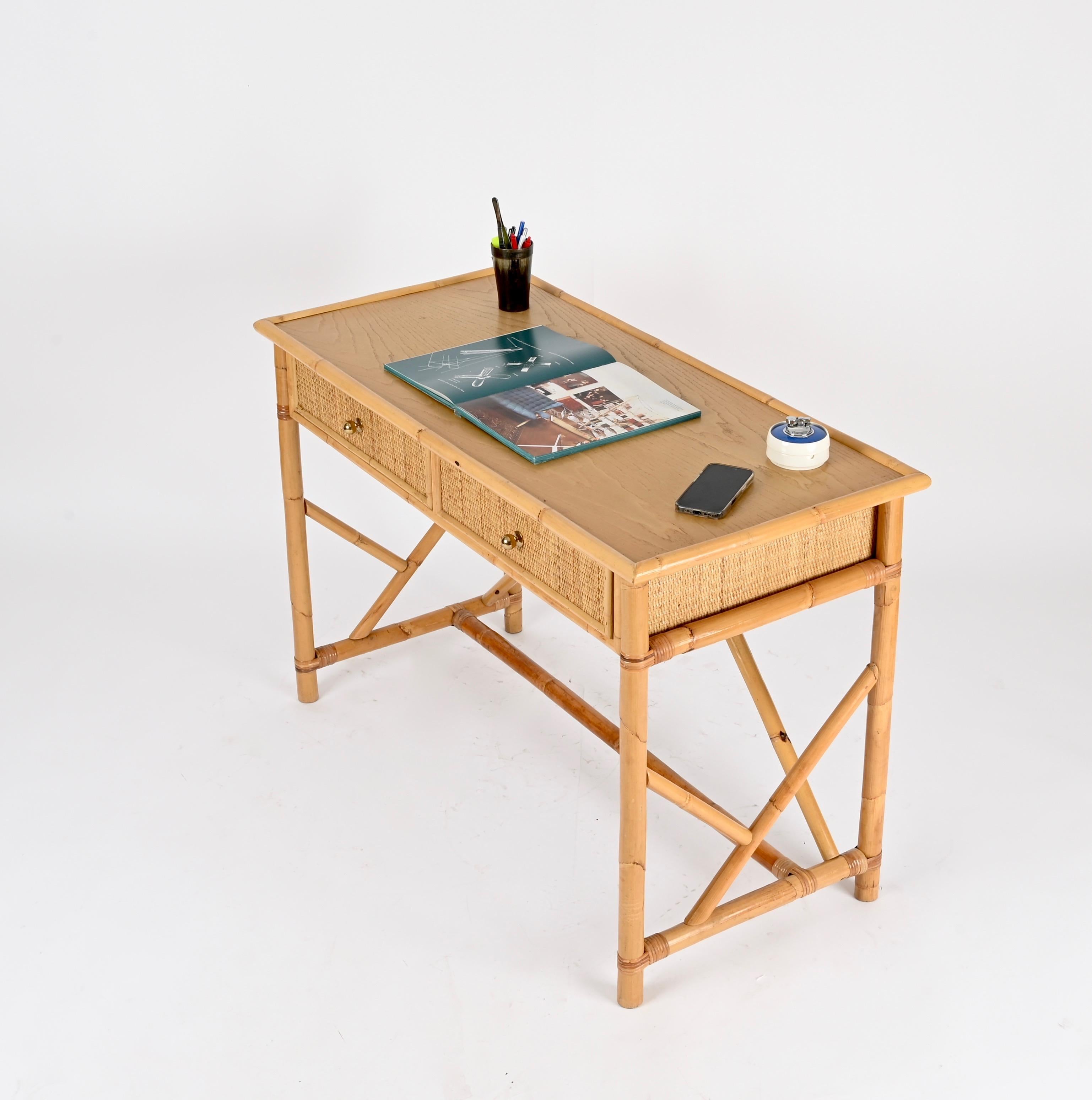 Scrivania Costa Azzurra con cassetti in rattan, Oak, vimini e ottone, Italia, anni '70 in vendita 4