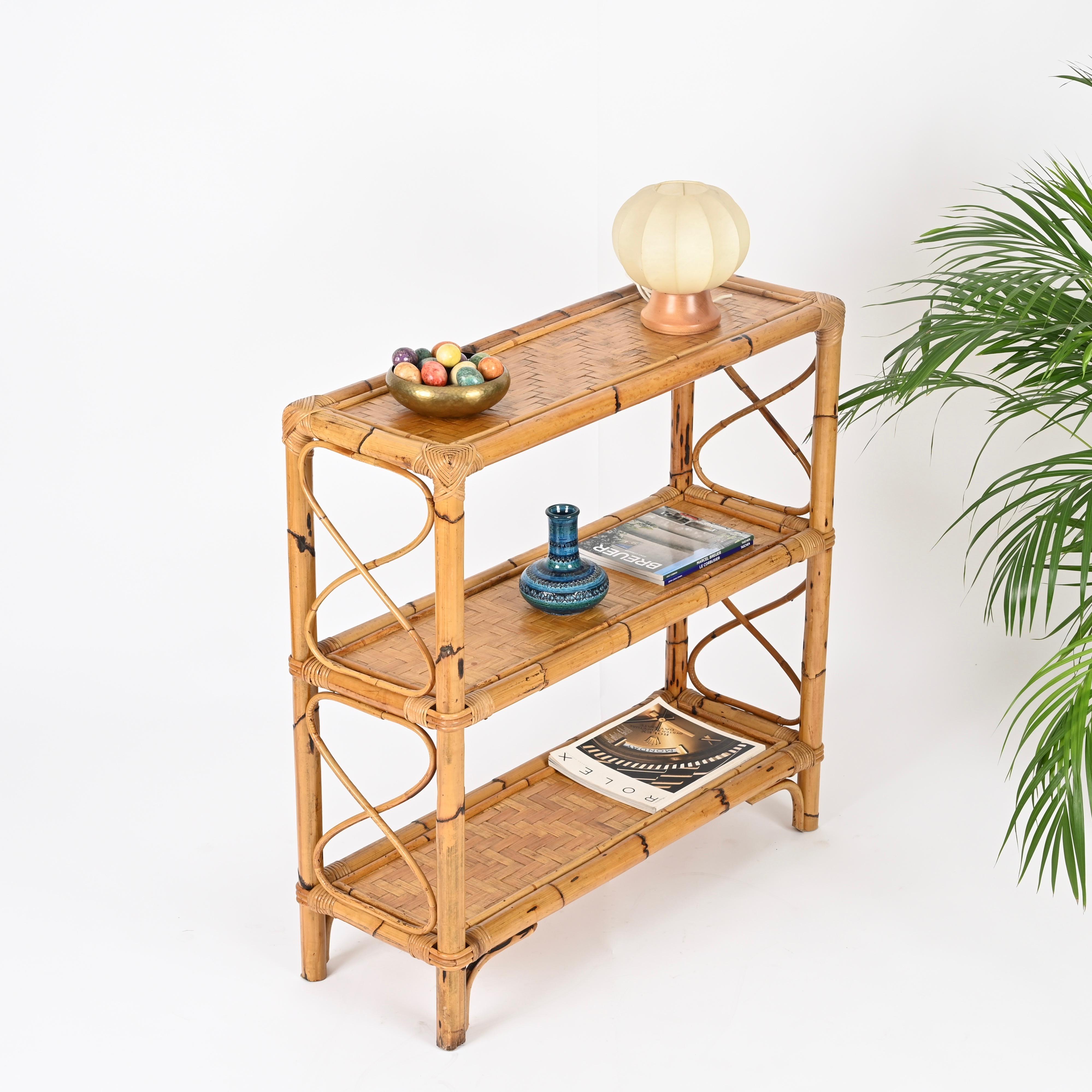 Mid-Century Modern French Riviera Étagère or Console Table in Bamboo and Rattan, Italy, 1970s For Sale